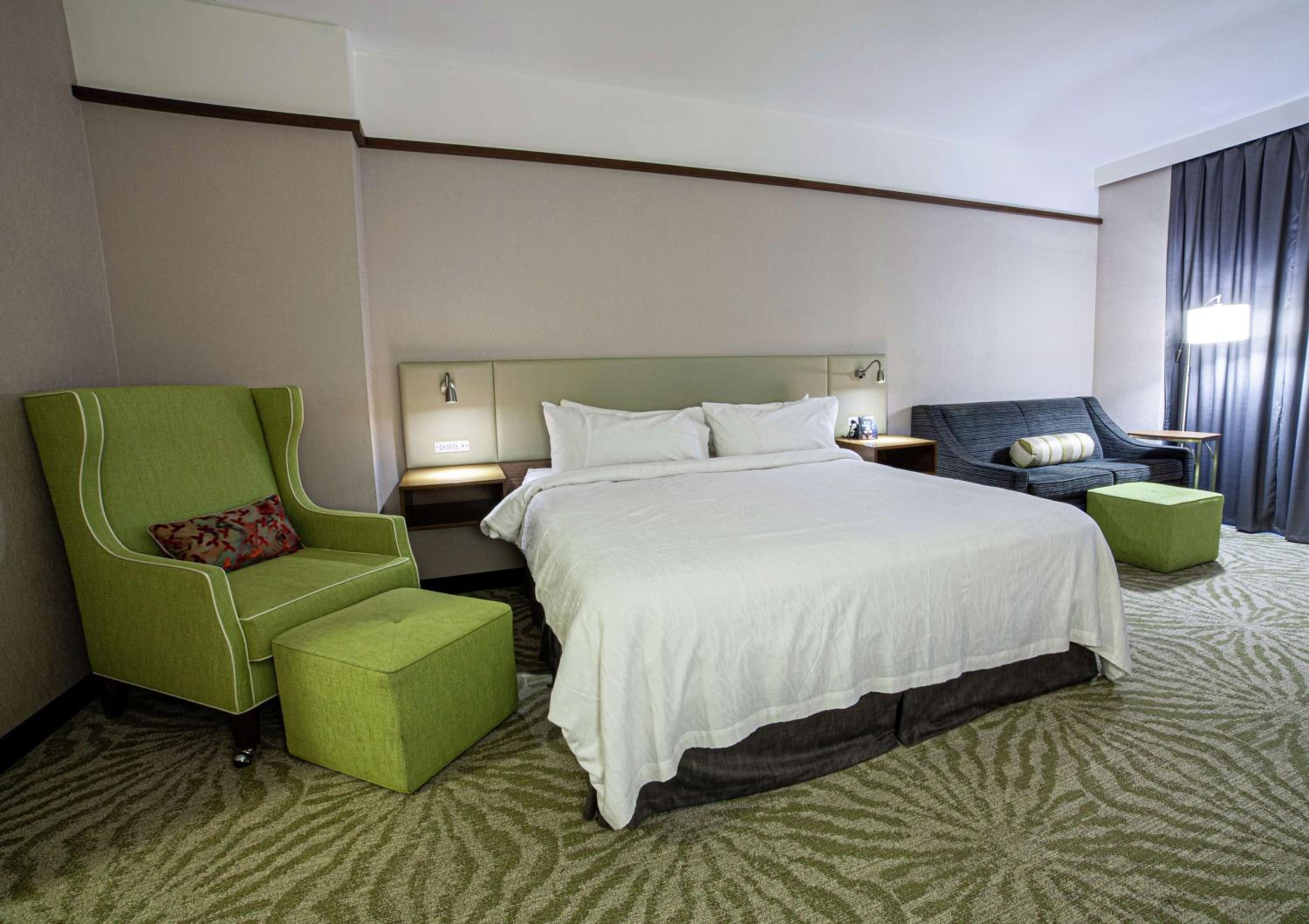 Corner King Room photo 1