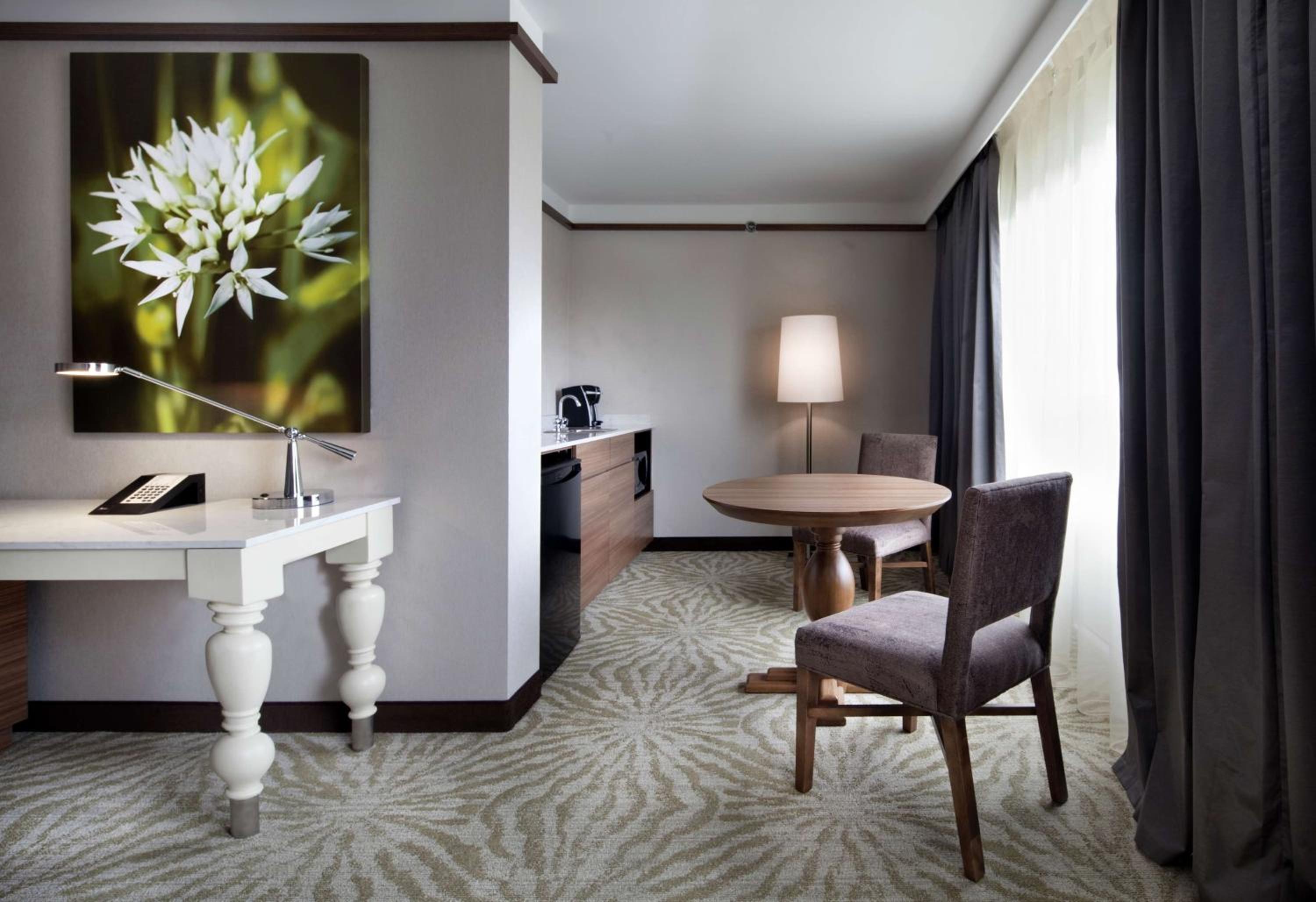 Junior King Suite with Sofa Bed photo 2