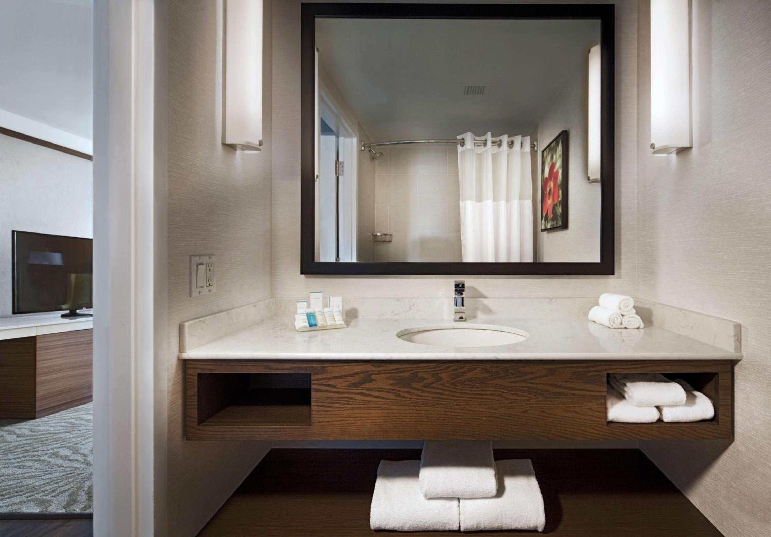 Deluxe King Room photo 2