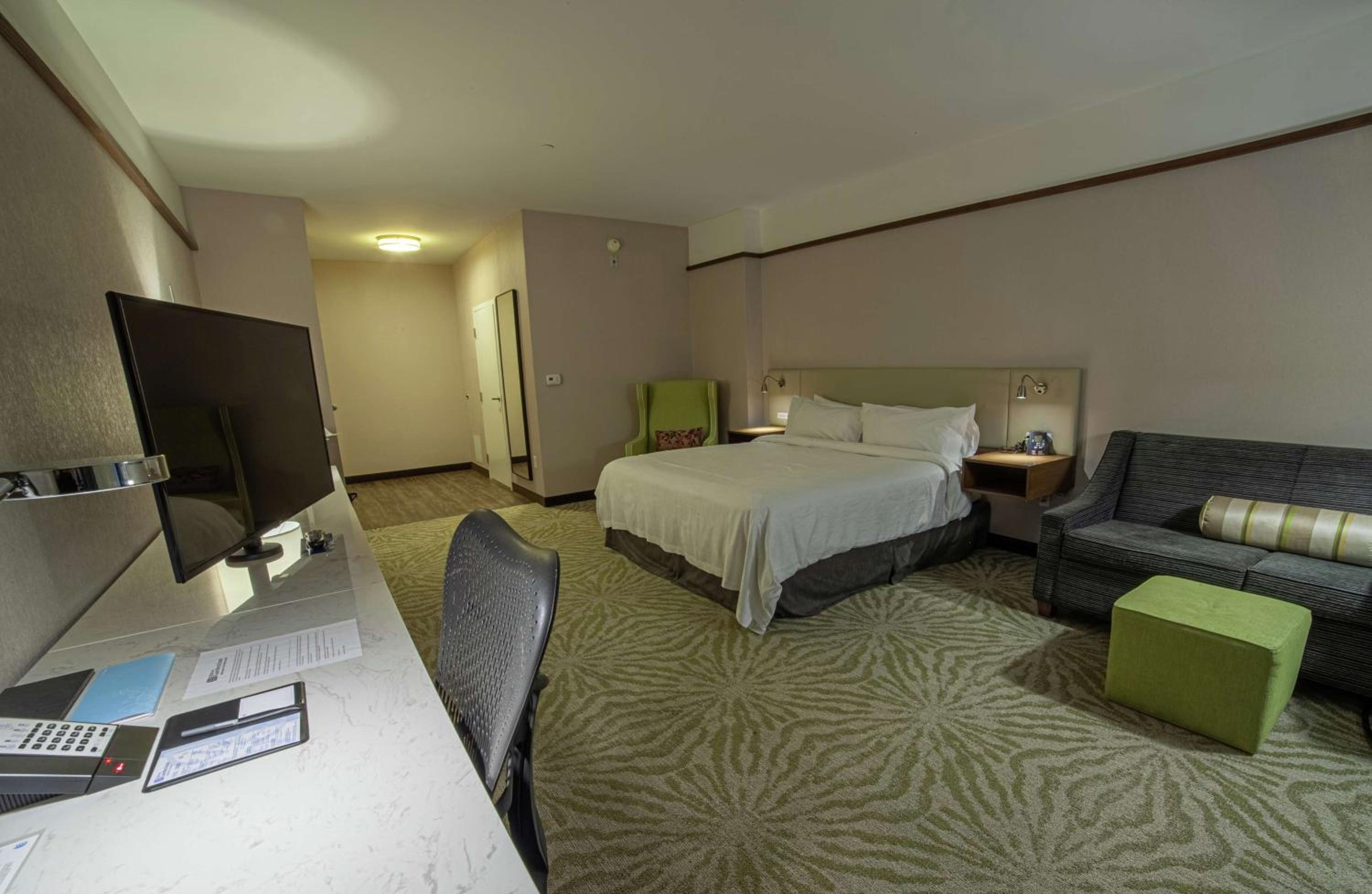 Corner King Room photo 2