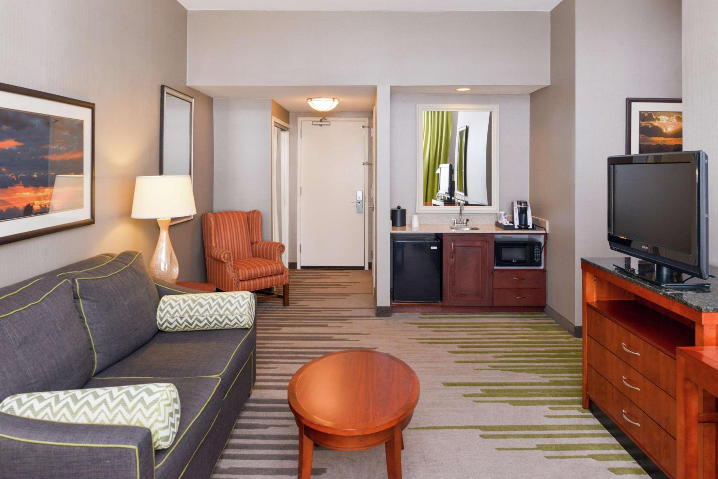 Junior King Suite with Seating Area - Photo 2