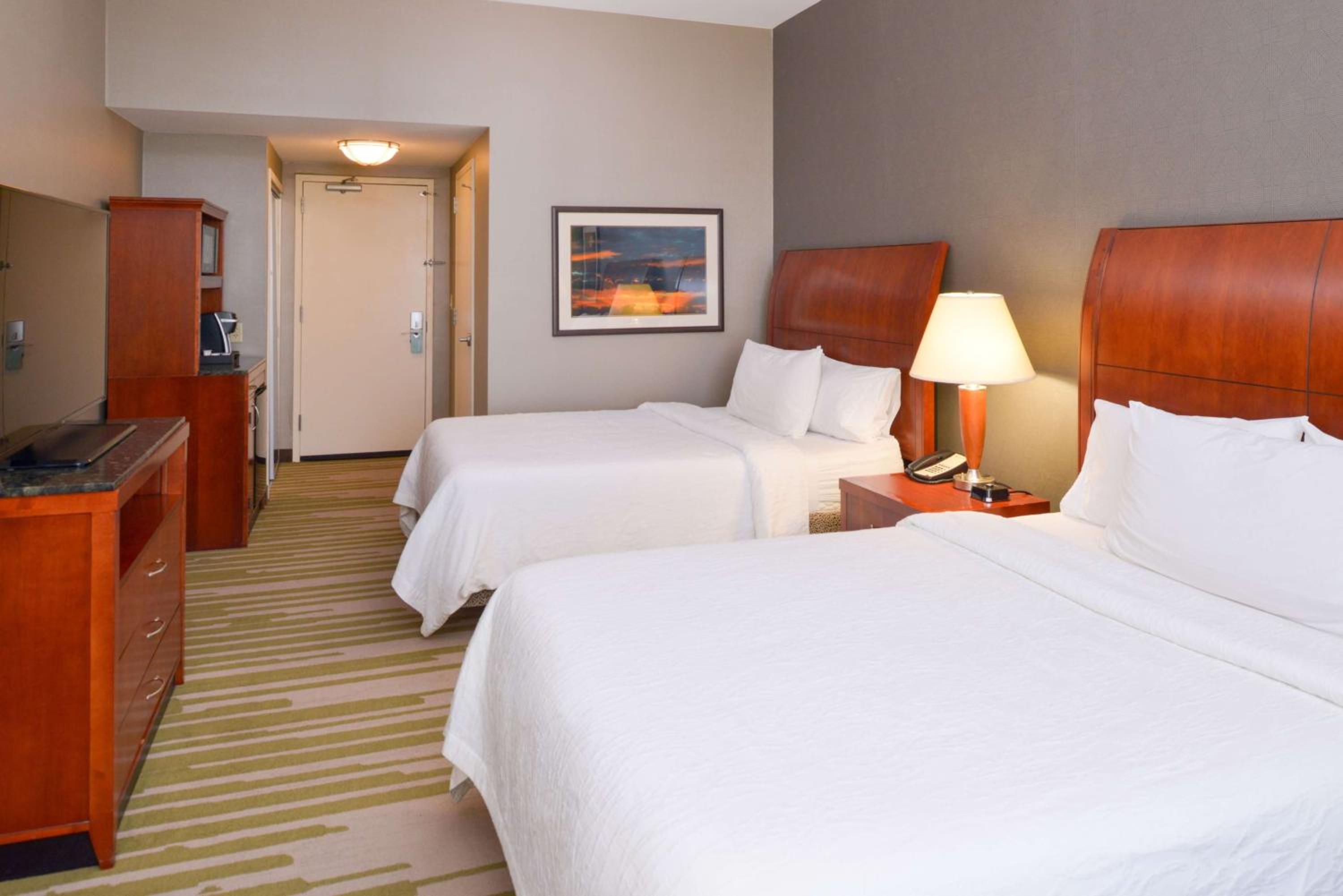 Queen Room with Two Queen Beds - Photo 3