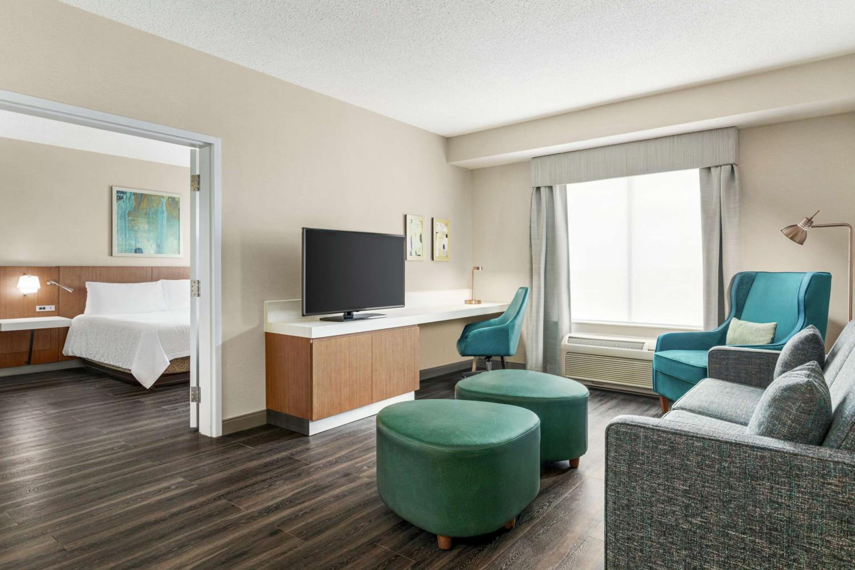 Junior King Suite with Sofa Bed - Photo 3