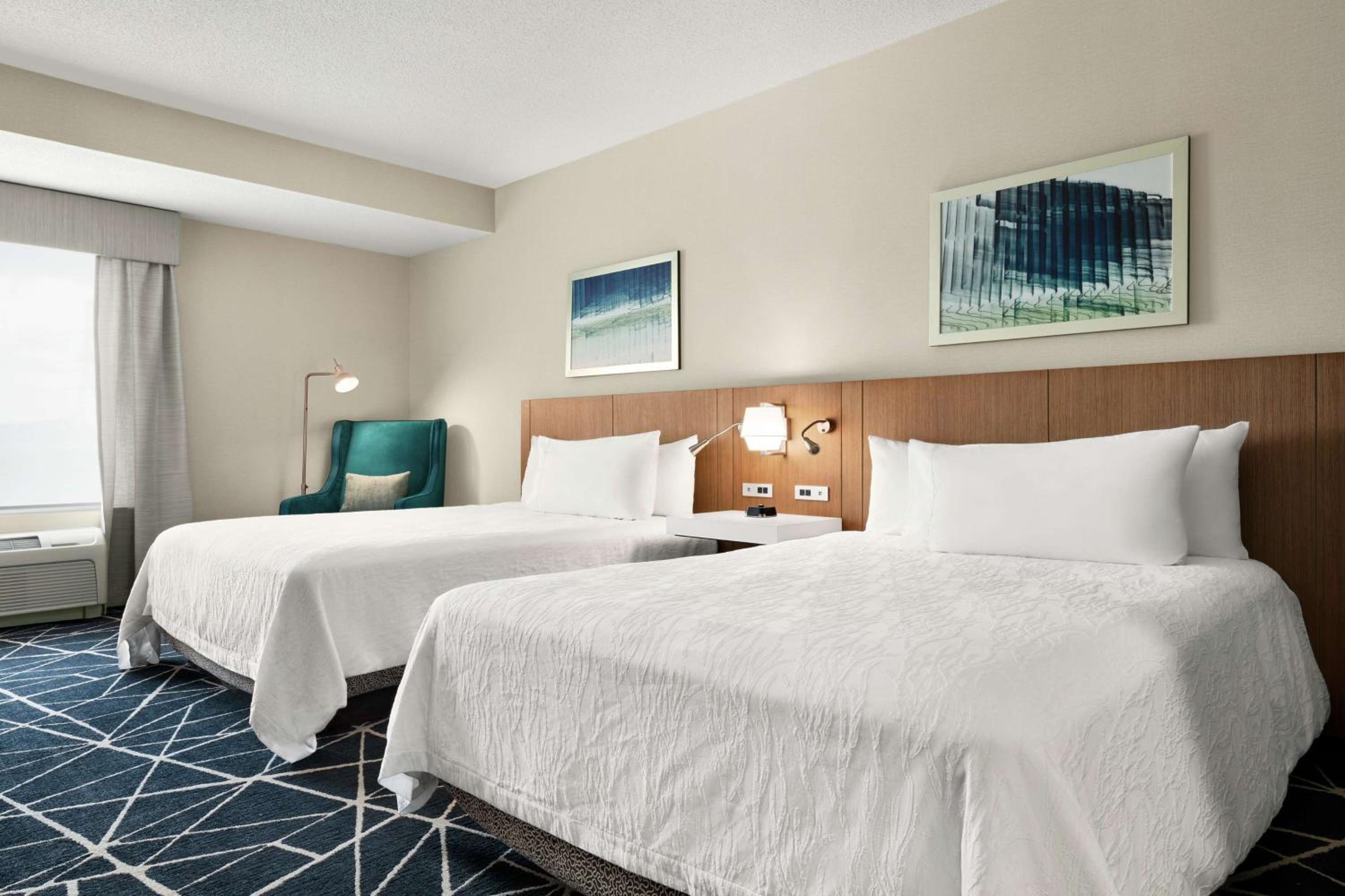 Queen Room with Two Queen Beds - Photo 2