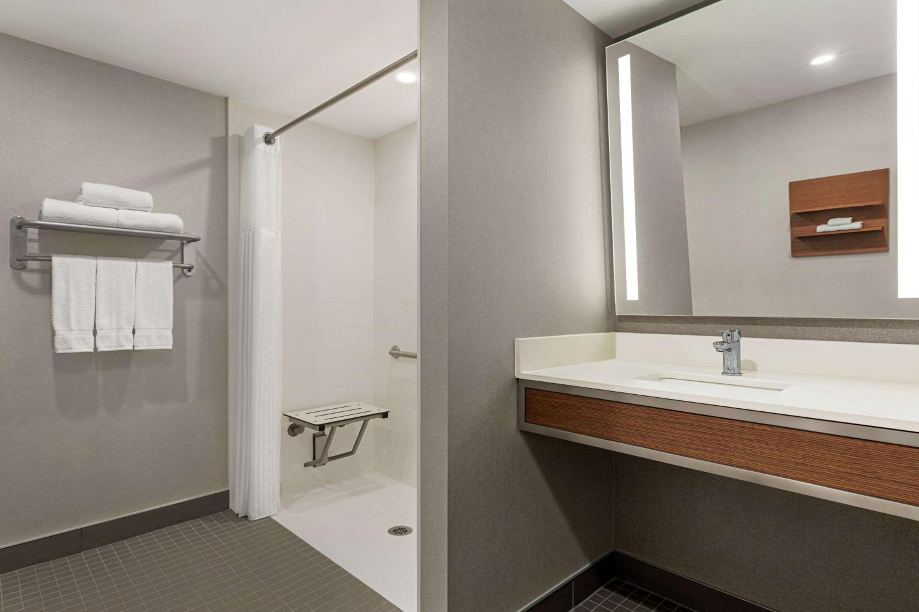 King Room - Disability Access - Photo 3