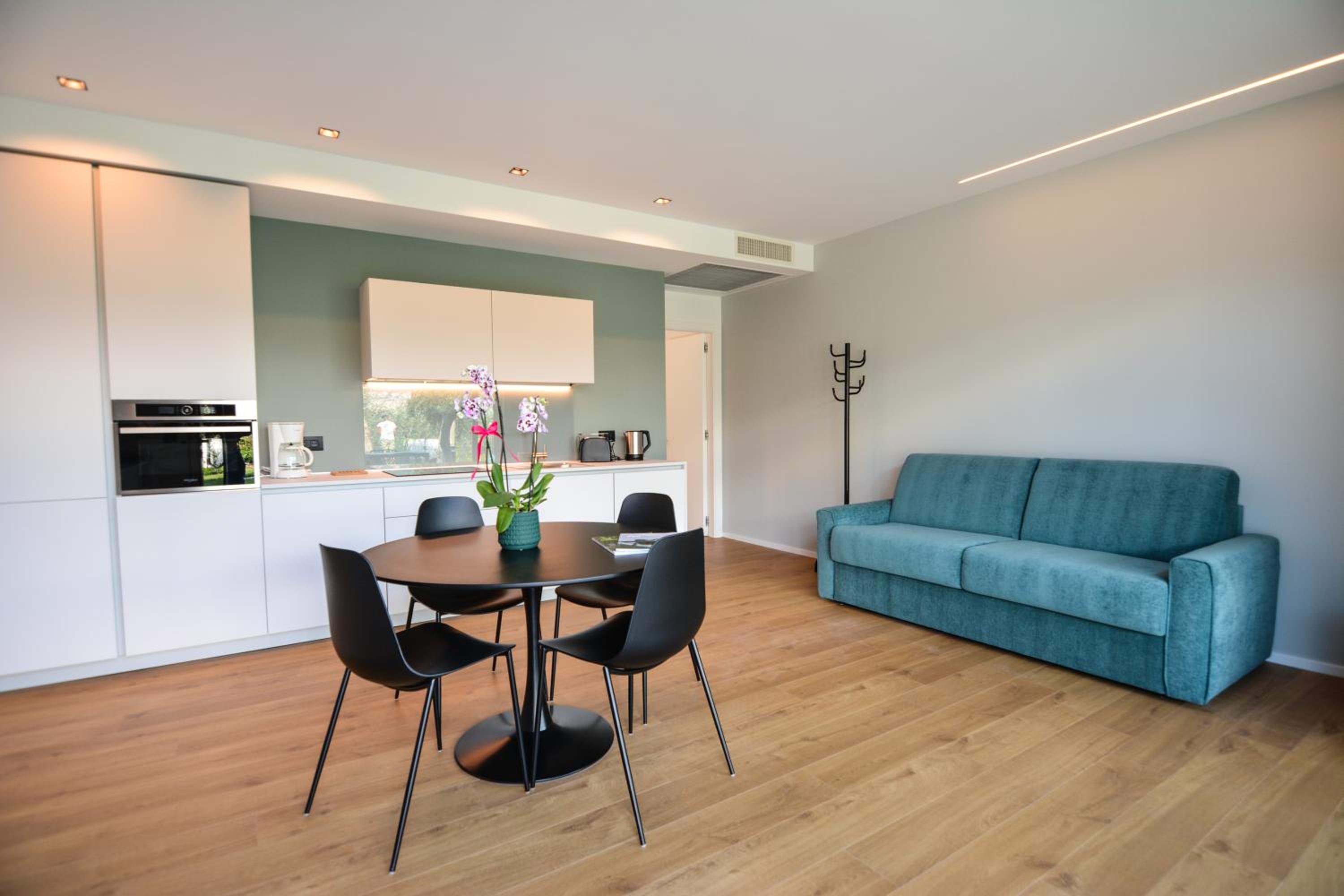 Apartment with Garden View
