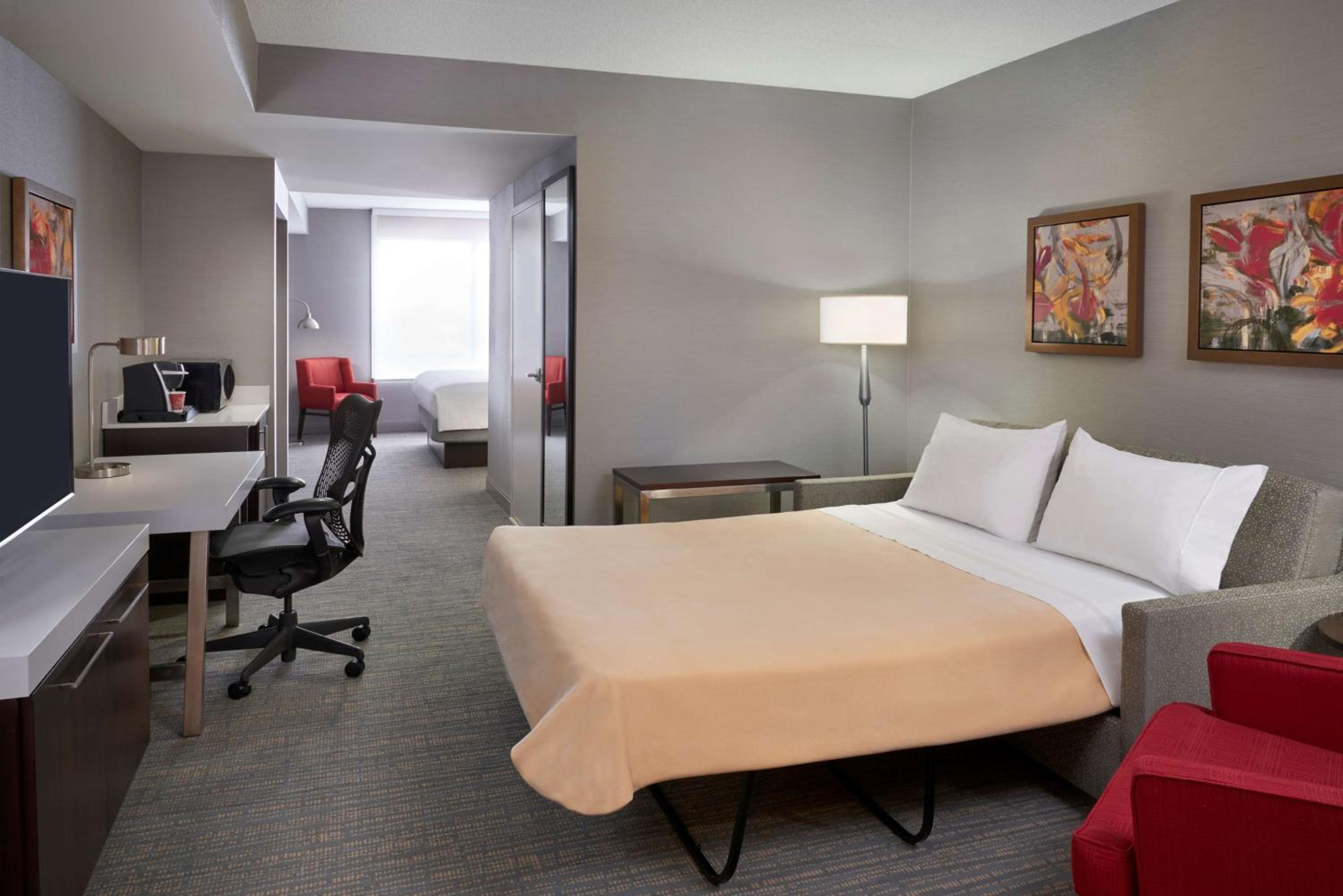 One-Bedroom King Suite - Photo 3