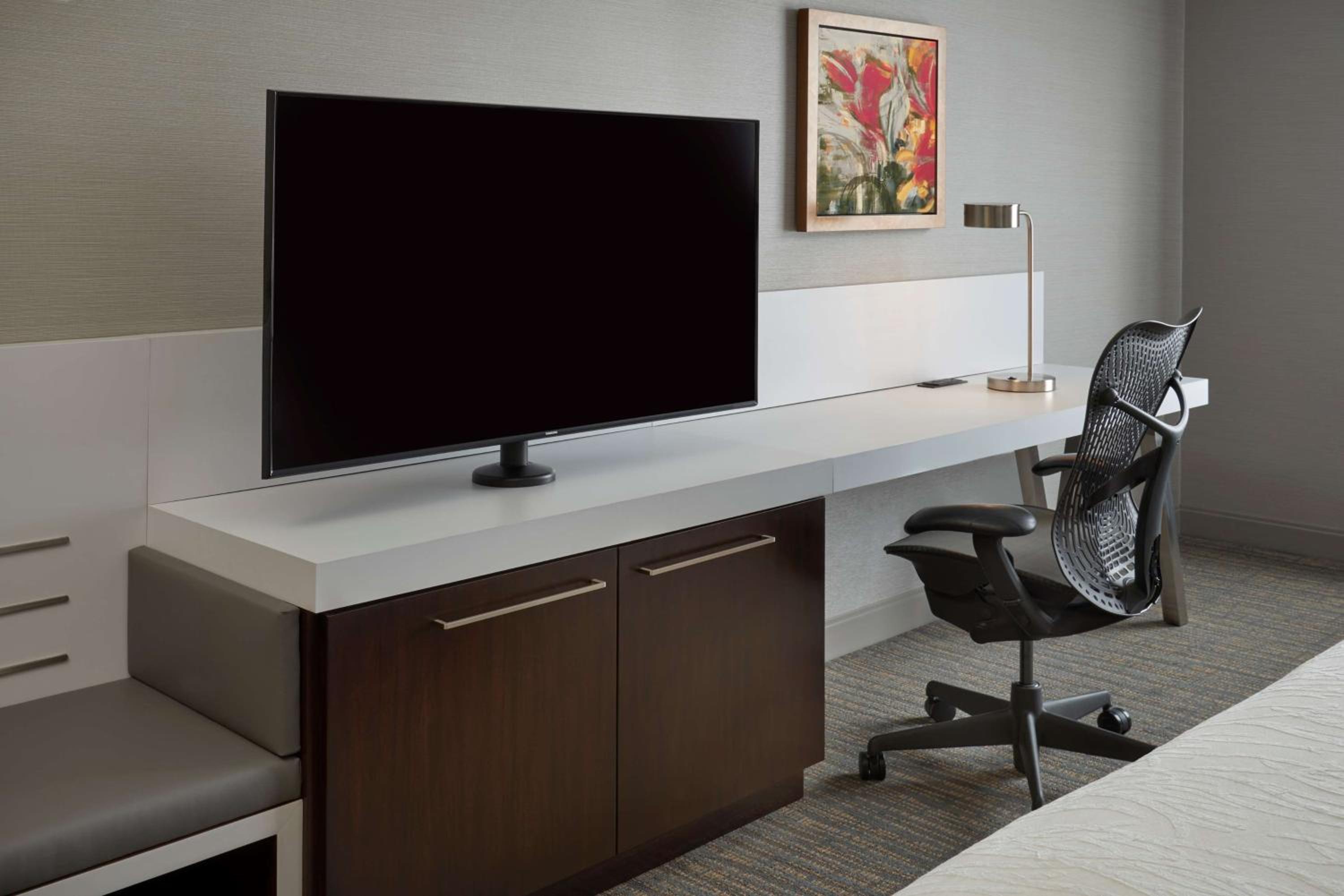 One-Bedroom King Suite - Photo 4