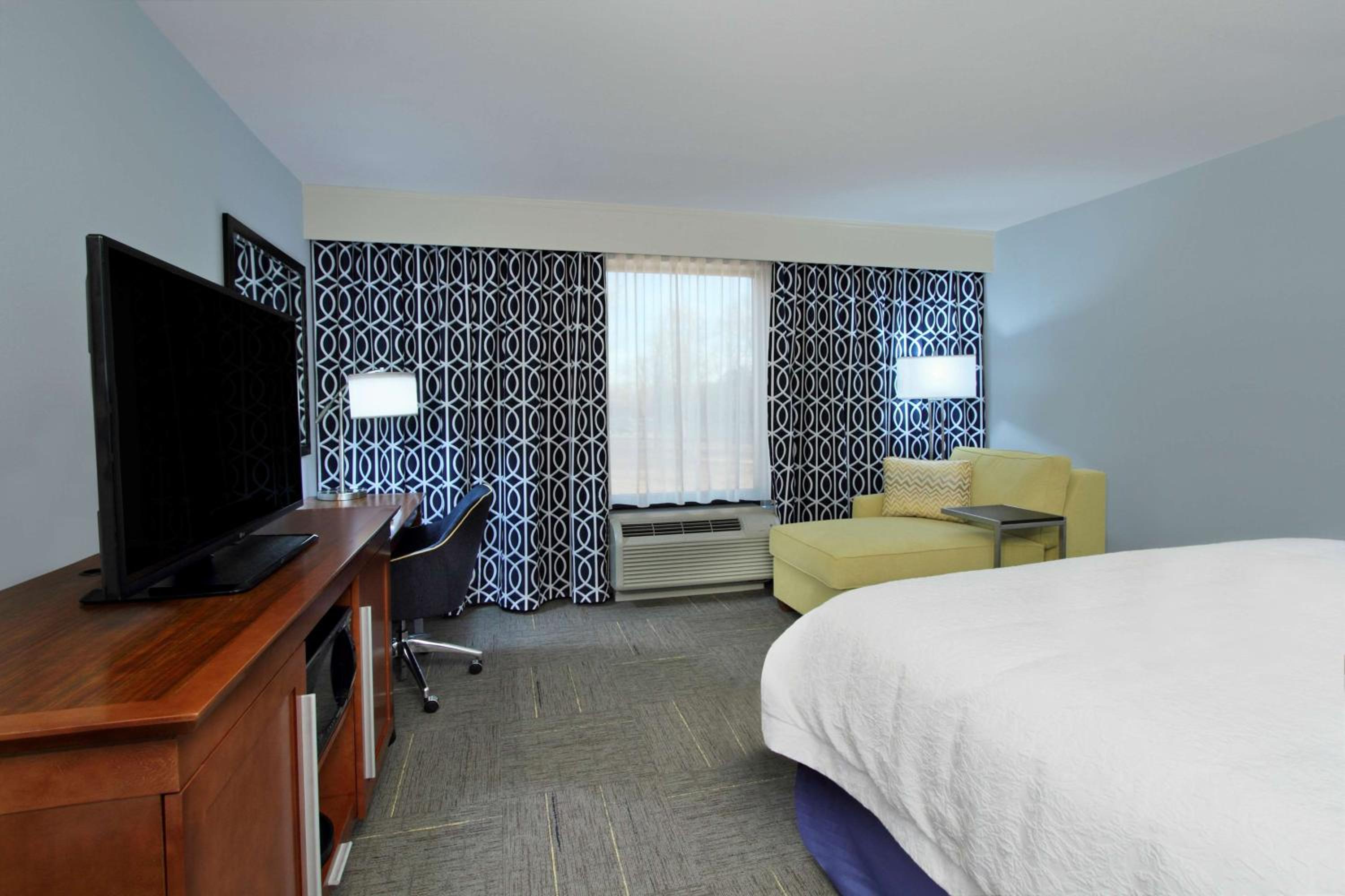 King Room - Non-Smoking photo 3