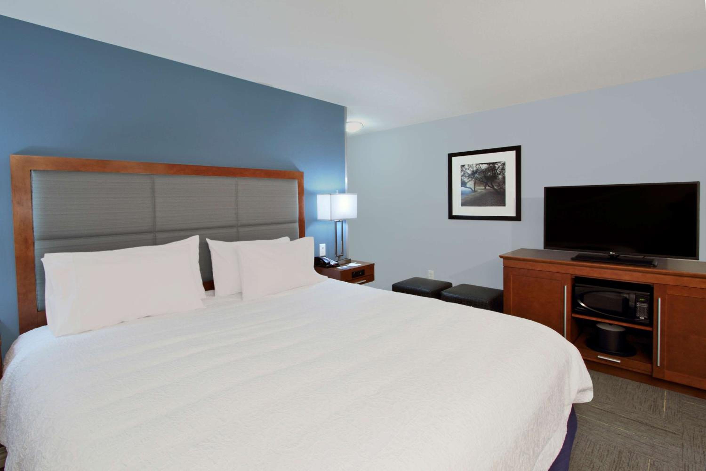 King Room - Non-Smoking photo 1