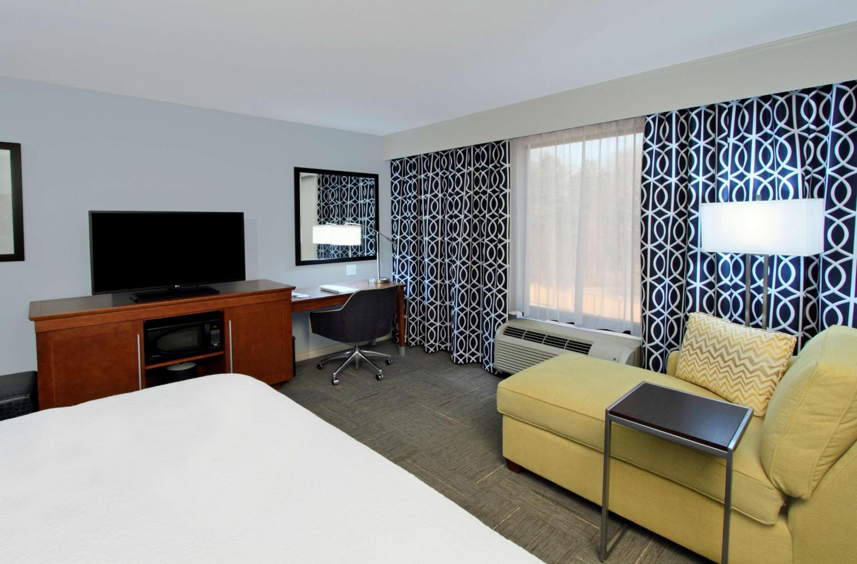 King Room - Non-Smoking photo 2