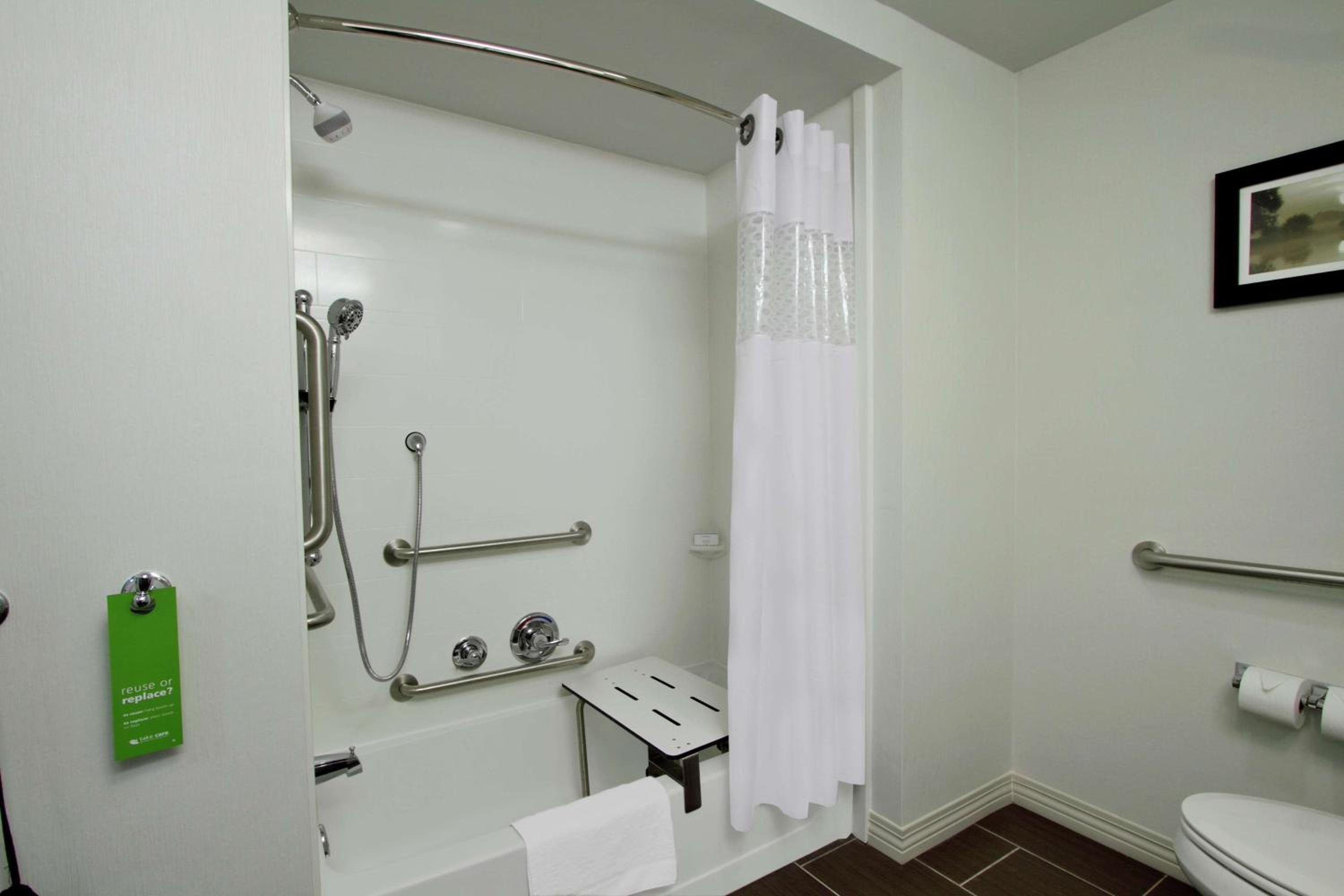King Room with Accessible Tub - Mobility and Hearing Access/Non-Smoking