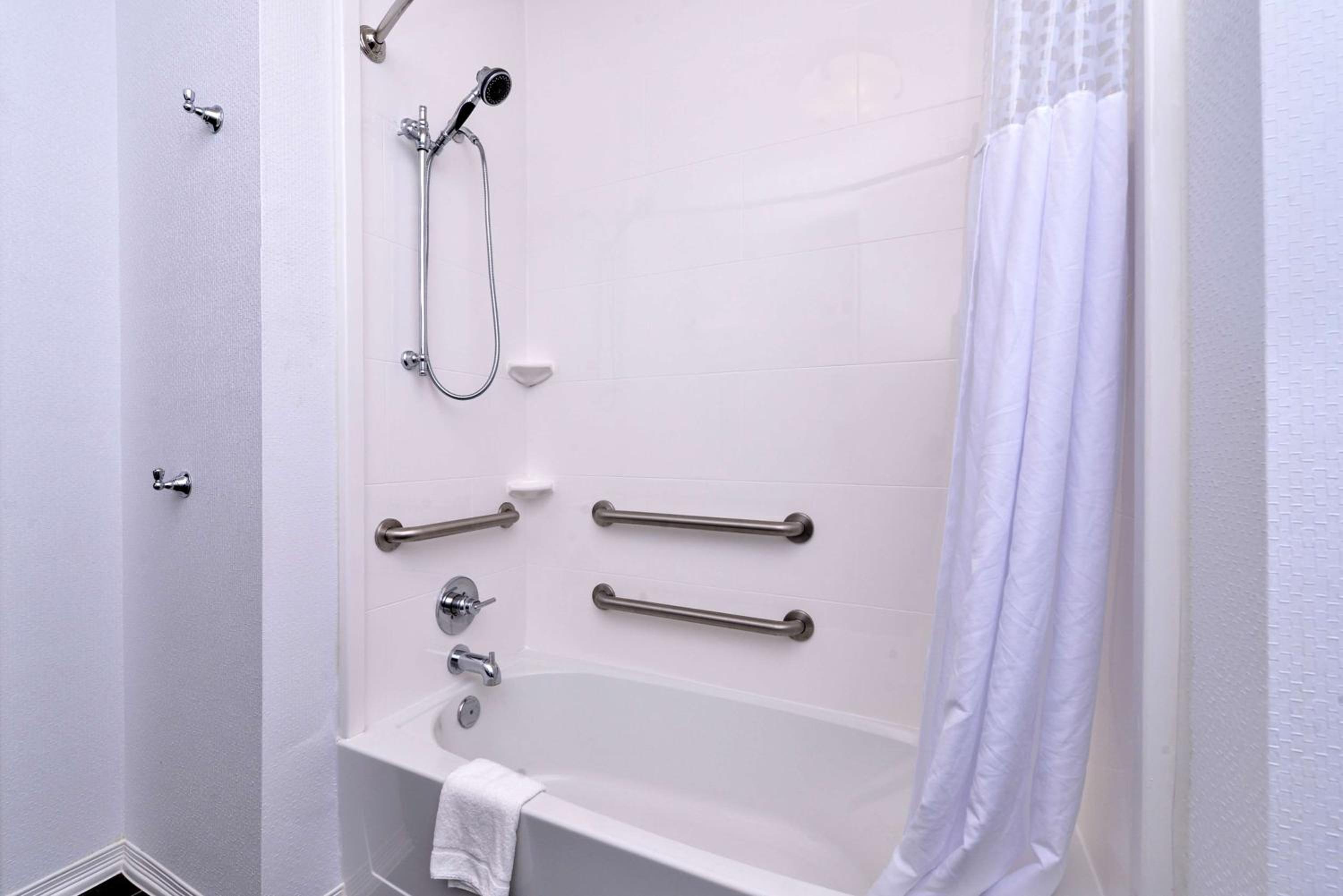 King Room with Accessible Tub - Mobility and Hearing Access/Non-Smoking photo 2