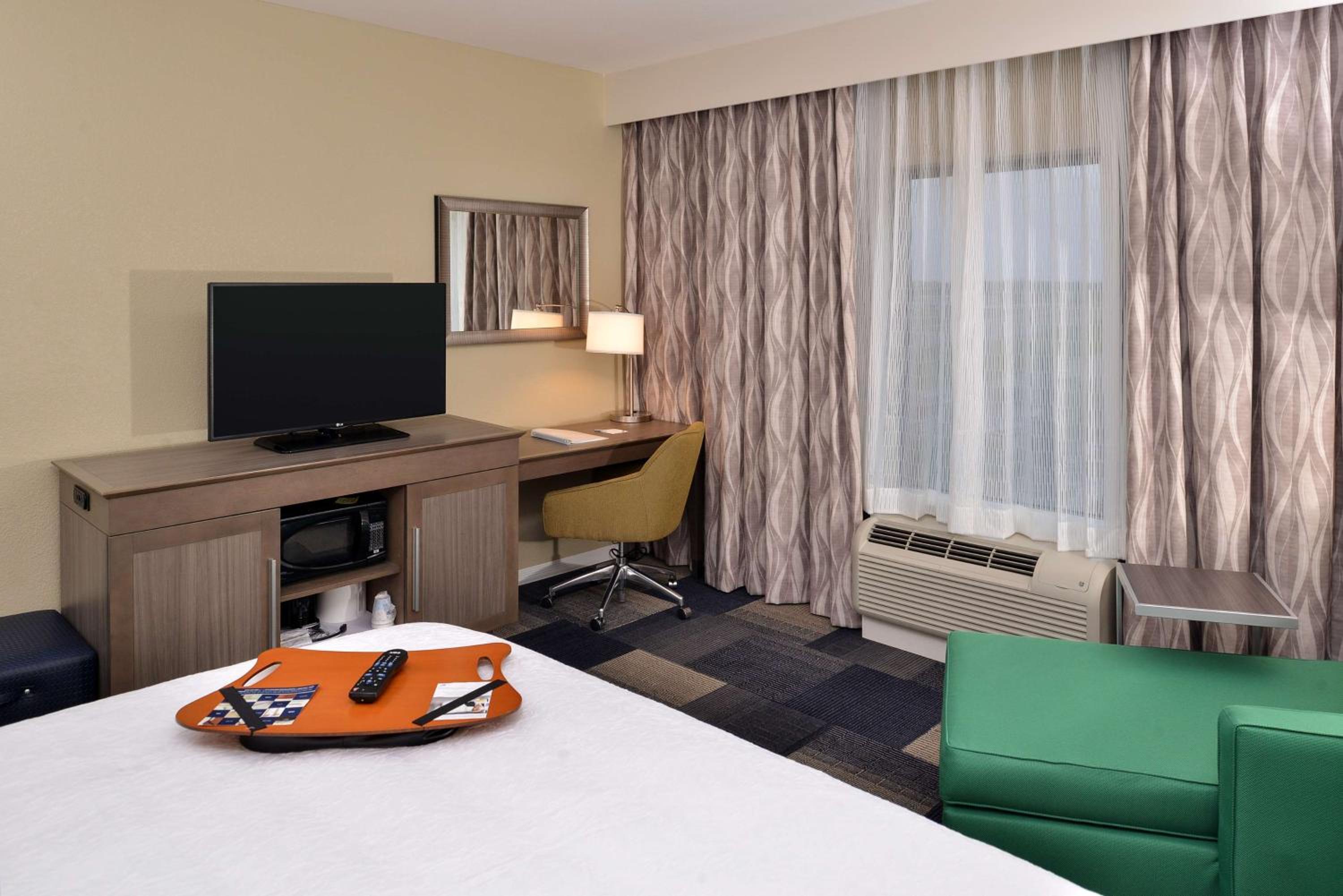 King Room - Non-Smoking photo 1