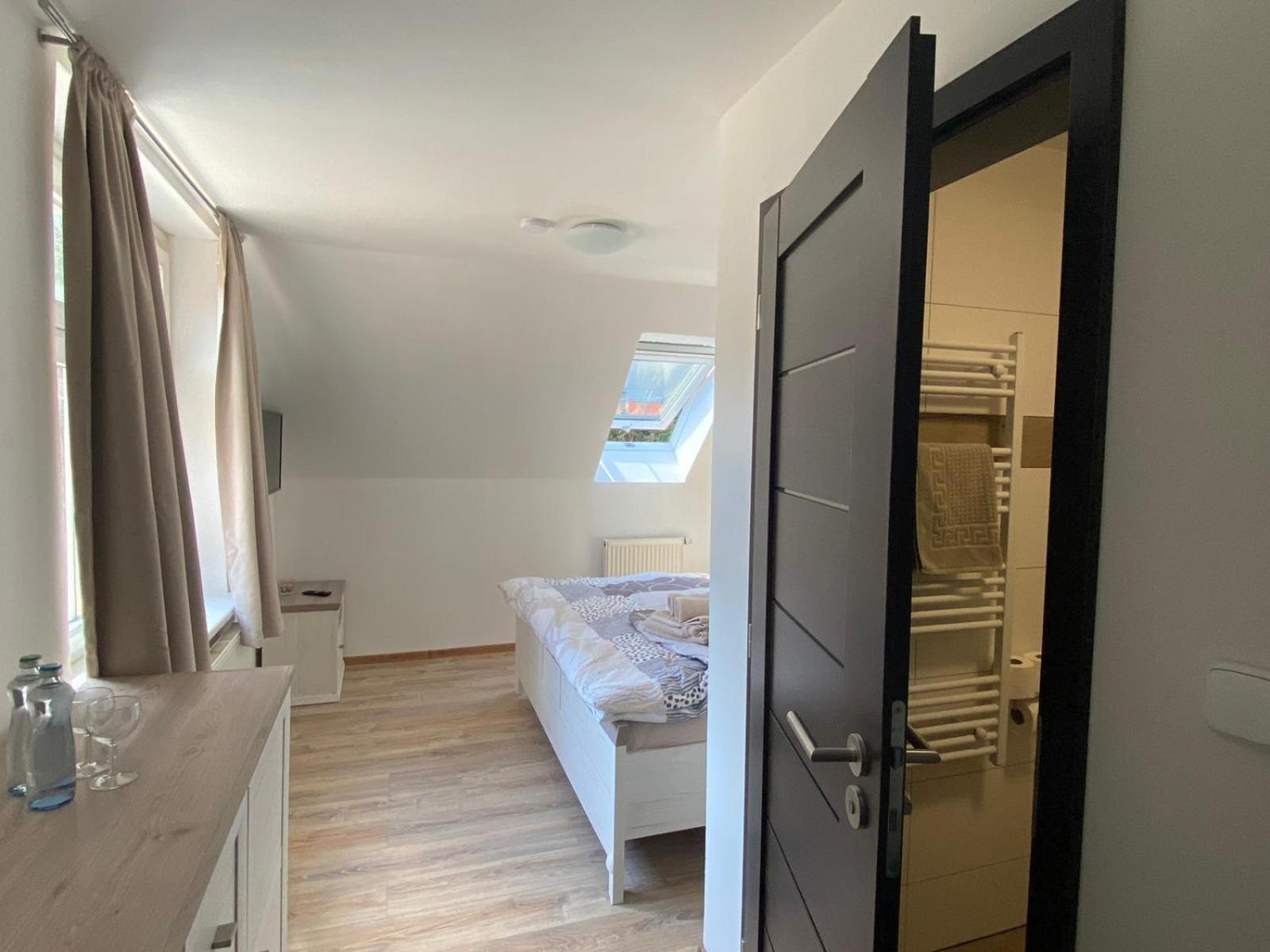 Double Room with Private Bathroom photo 2