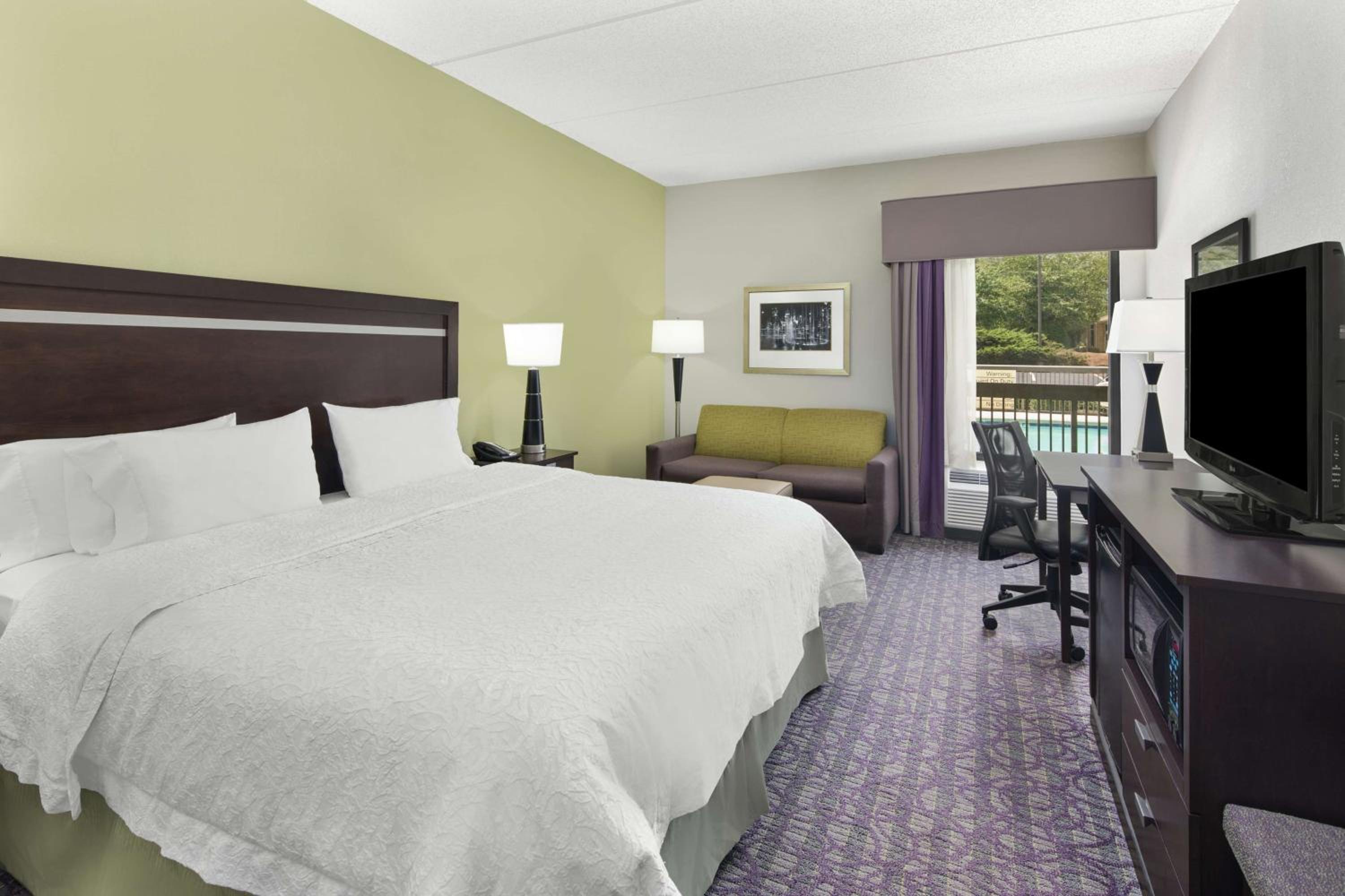 Deluxe King Room - Non-Smoking