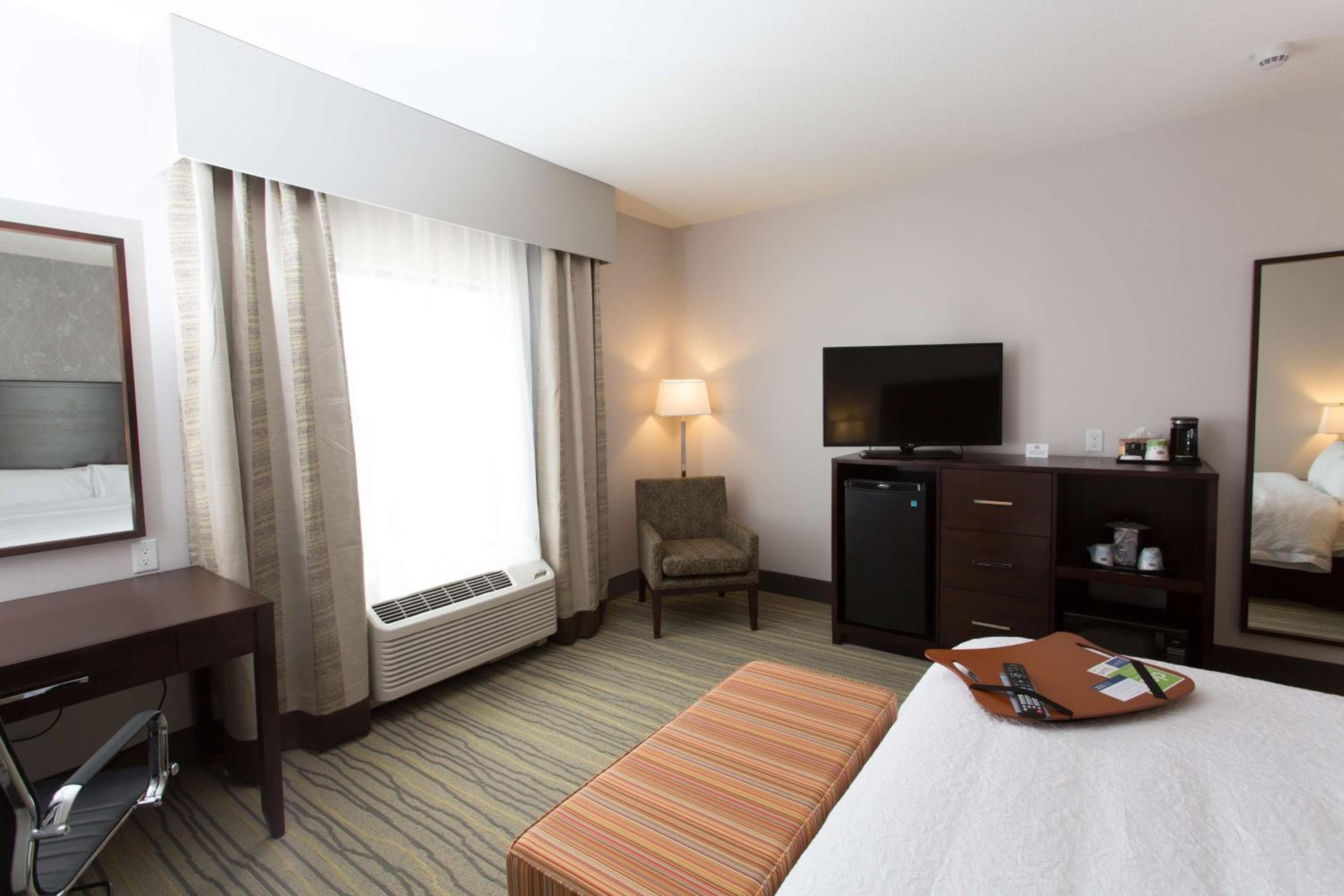 King Room - Non-Smoking photo 2