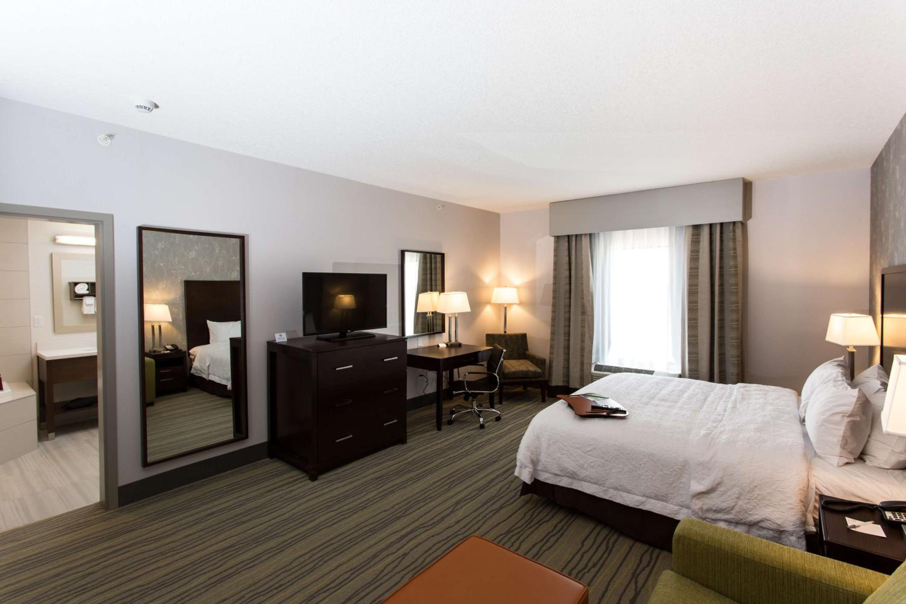 King Suite with Whirlpool photo 1