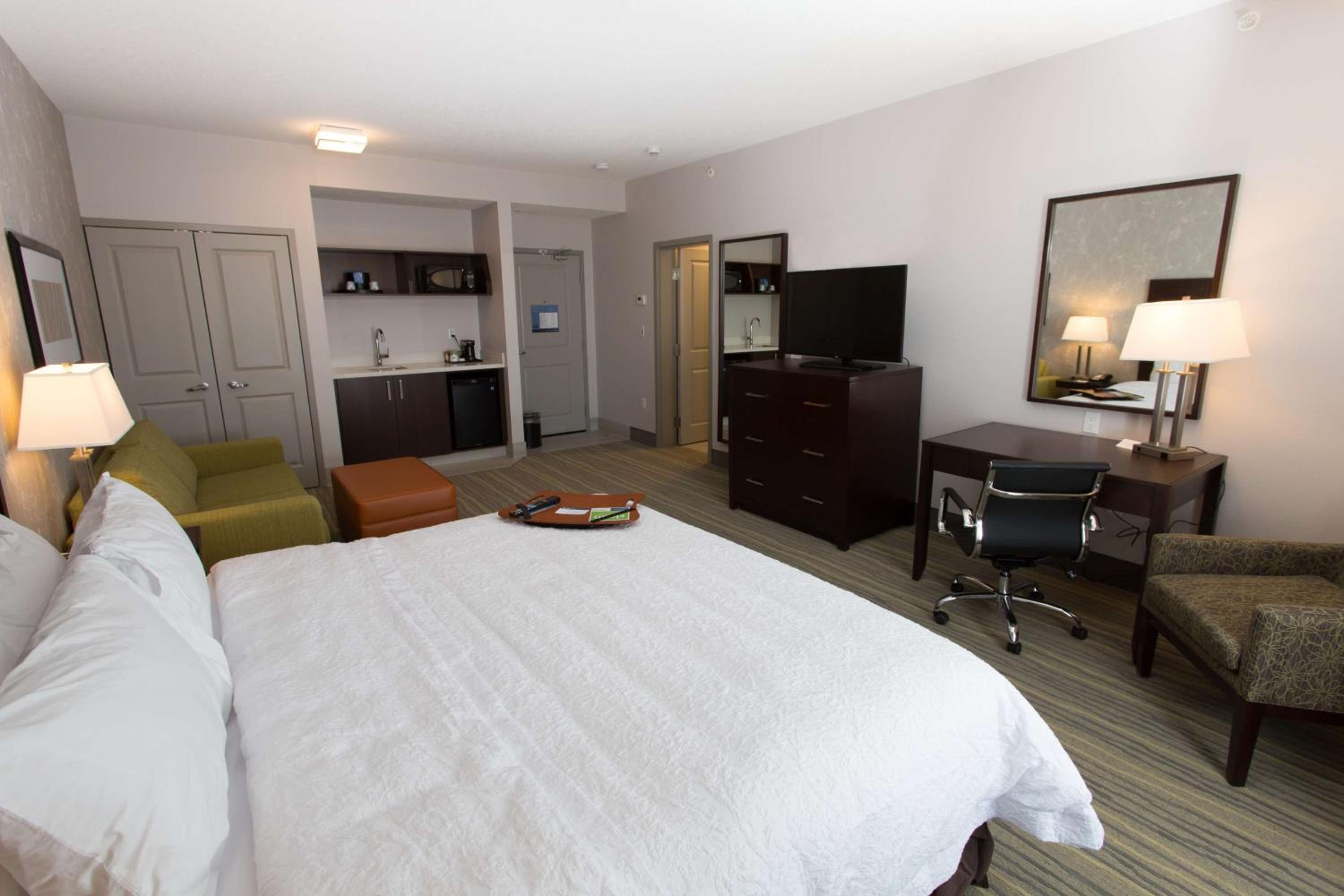 King Suite with Whirlpool photo 2