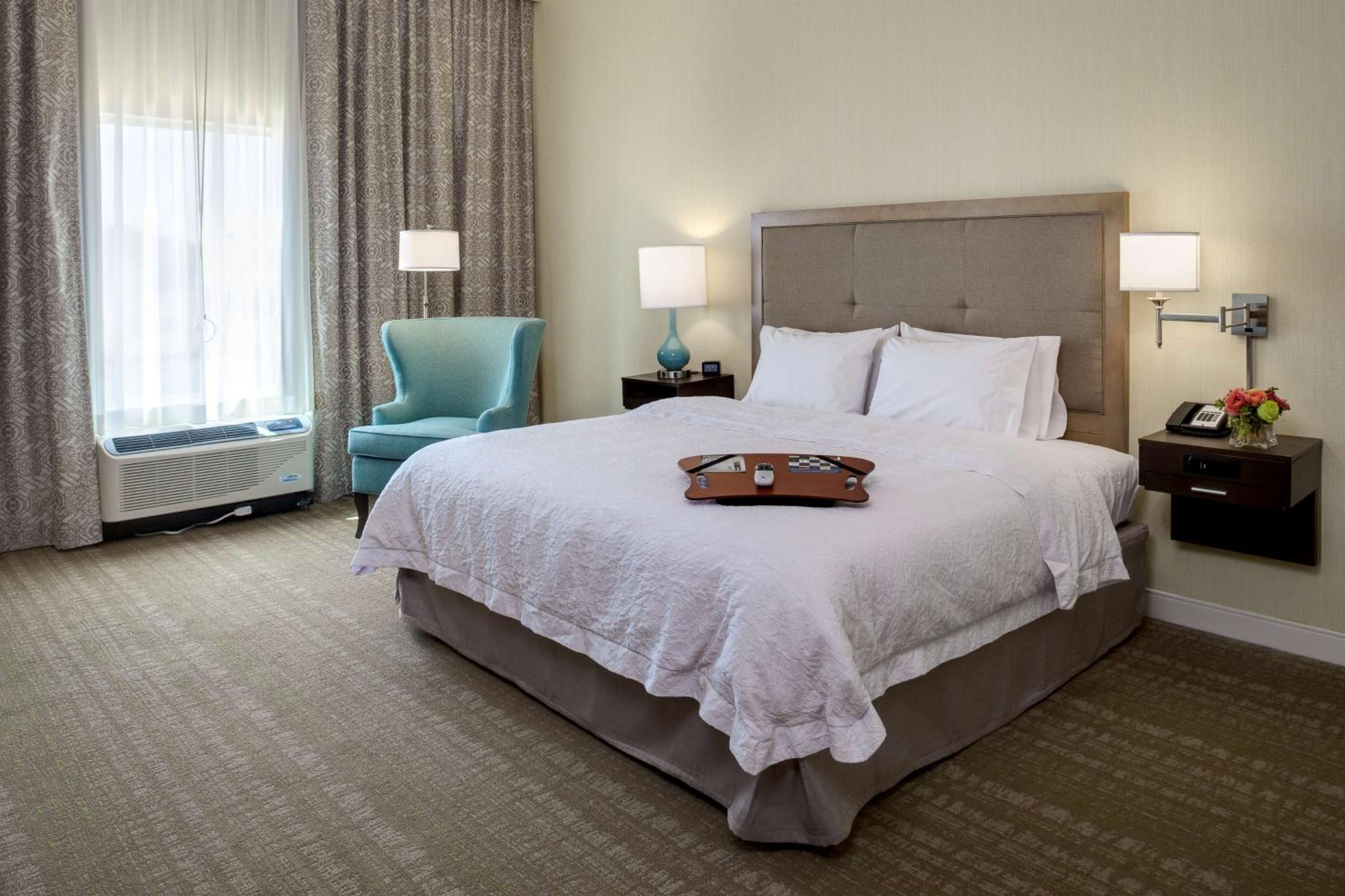 King Room with Accessible Tub - Mobility and Hearing Access/Non-Smoking