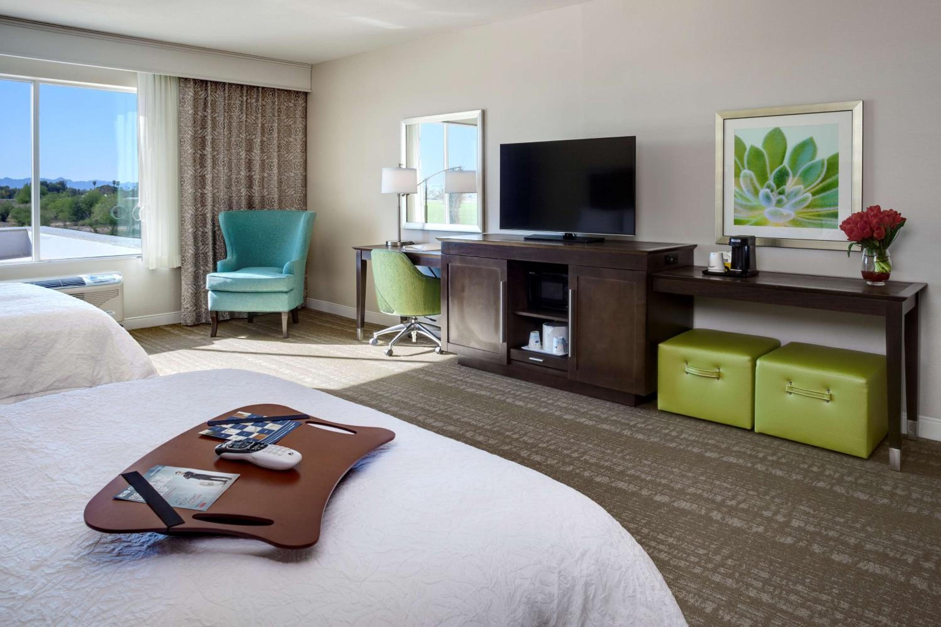 Queen Room with Two Queen Beds - Mobility and Hearing Access/Non-Smoking photo 3