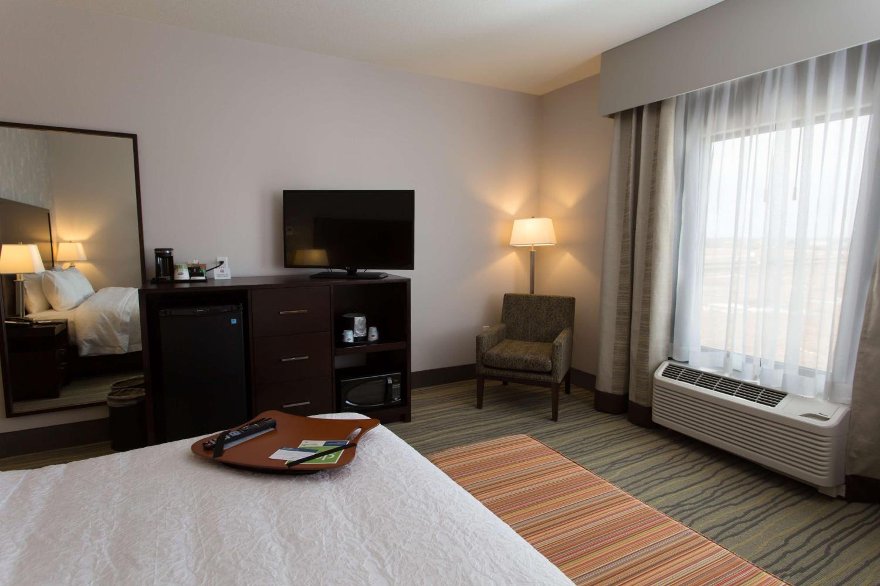 King Room - Non-Smoking photo 3