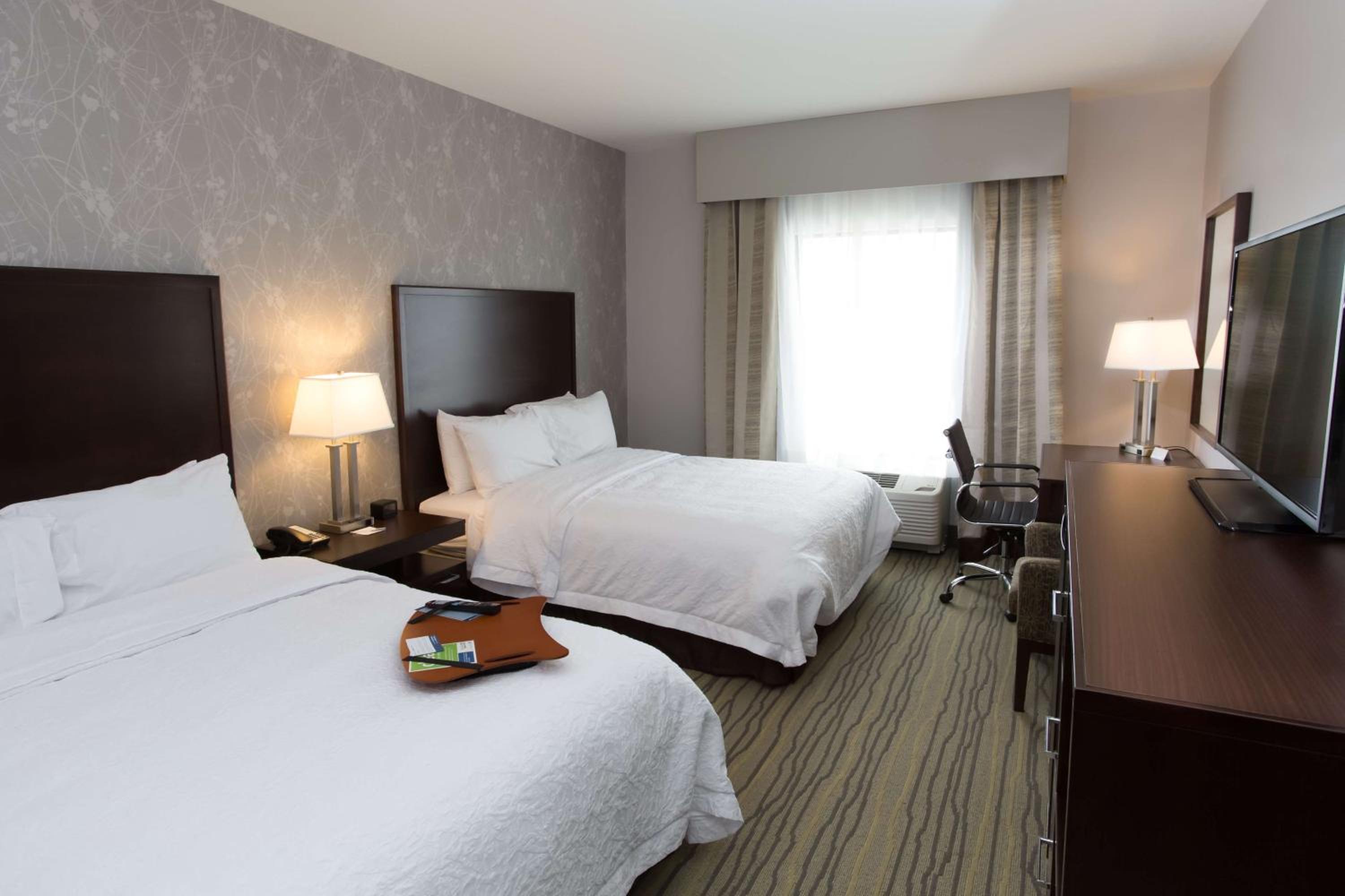 Queen Room with Two Queen Beds (4 Adults) photo 3