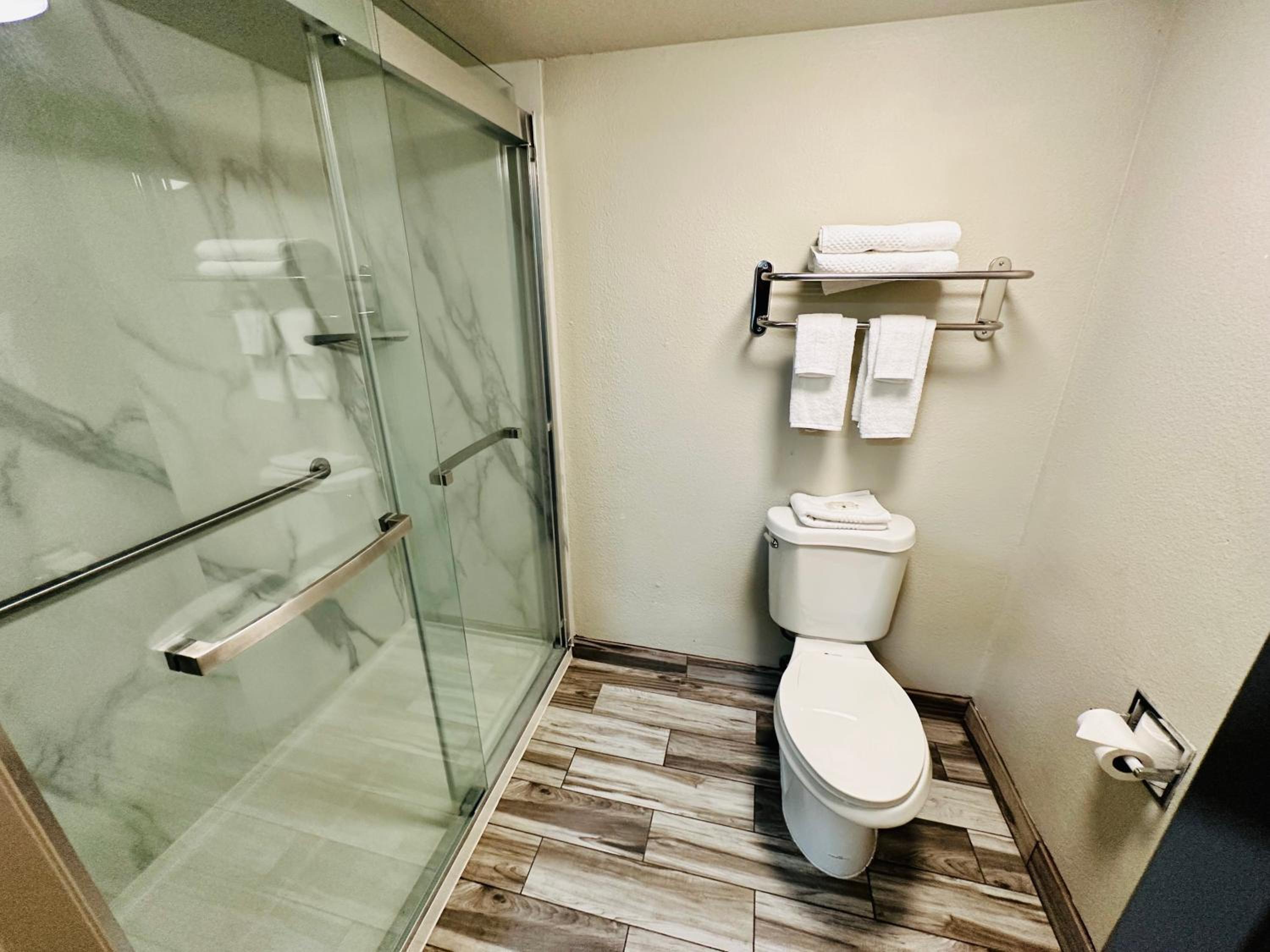 Queen Room - Non-Smoking - Photo 4
