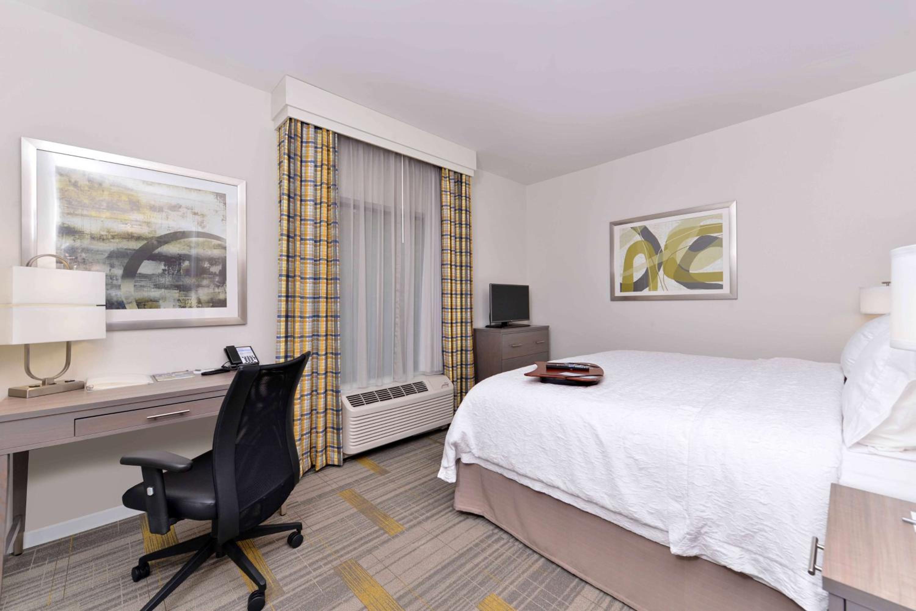 King Room - Non-Smoking photo 3
