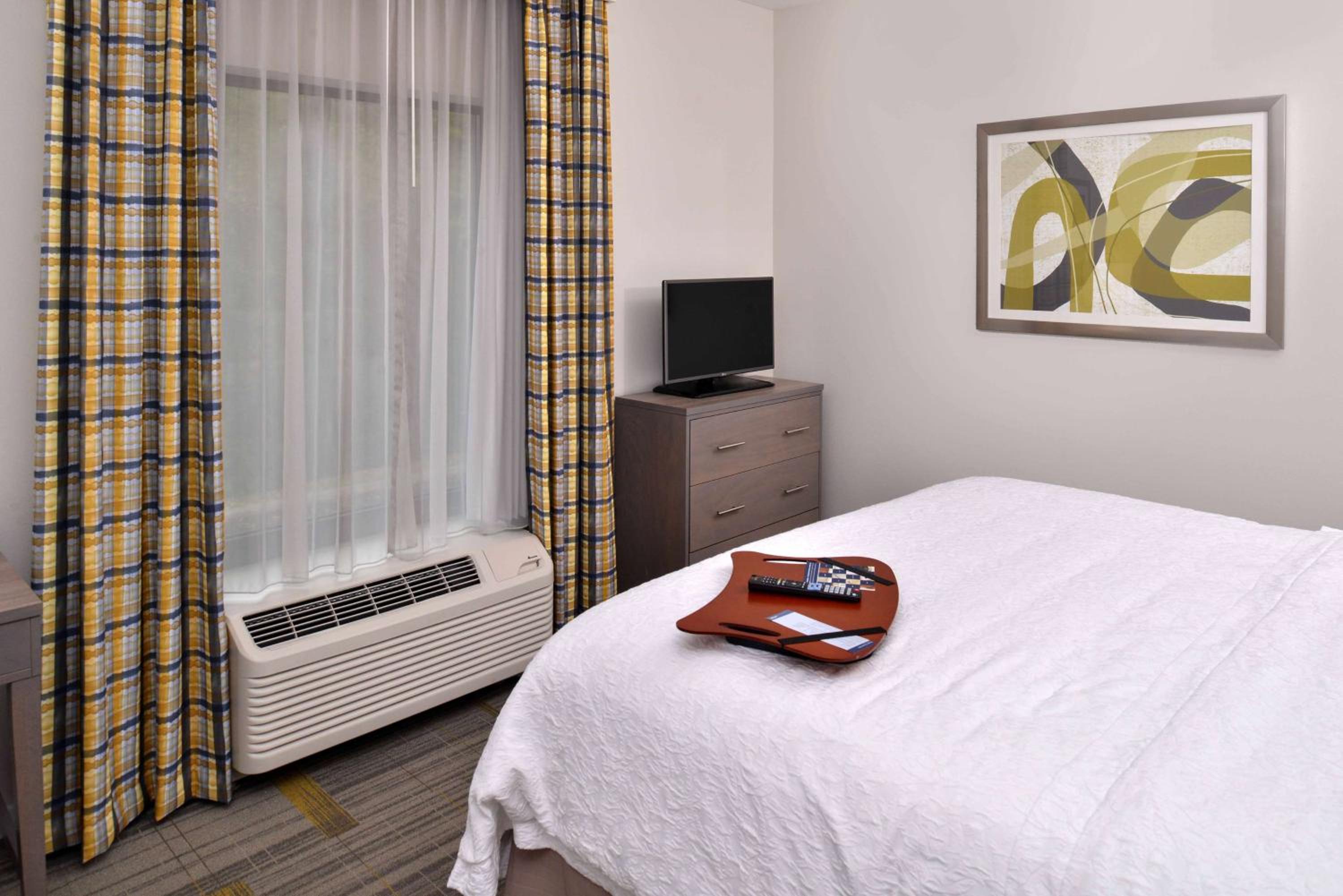 King Room - Non-Smoking photo 2