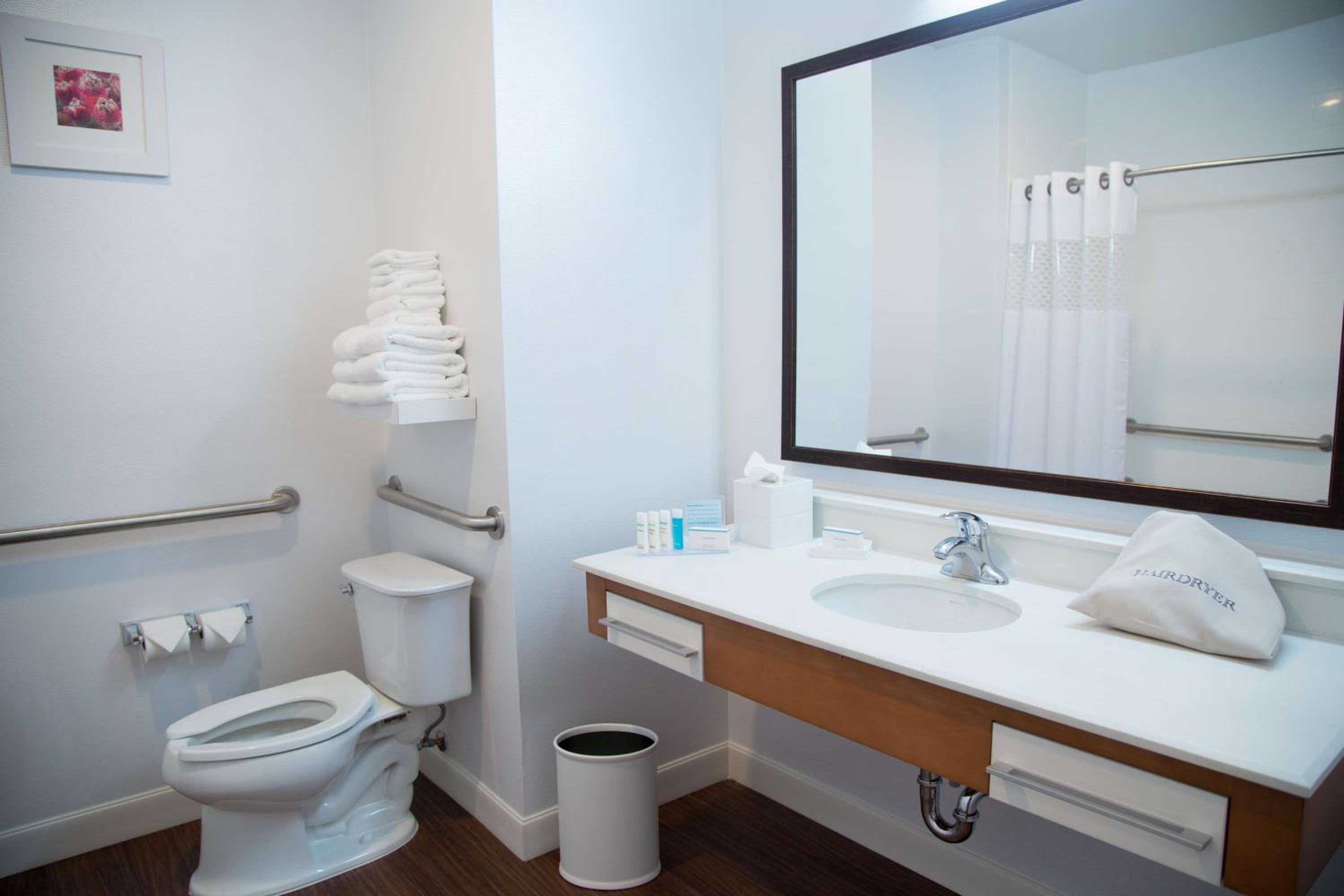 King Room - Mobility Access/Non-Smoking photo 2