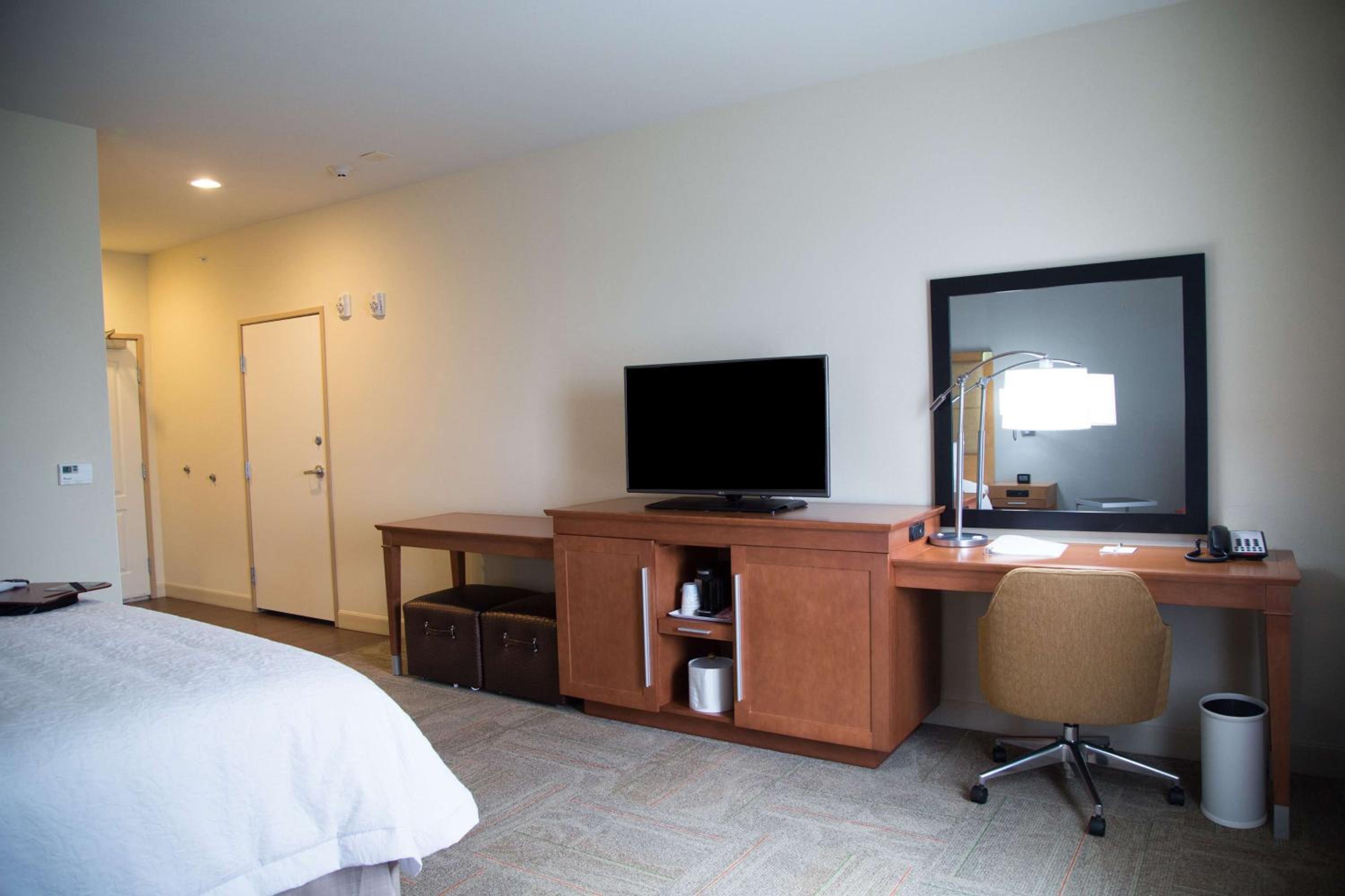 King Room - Mobility Access/Non-Smoking photo 3