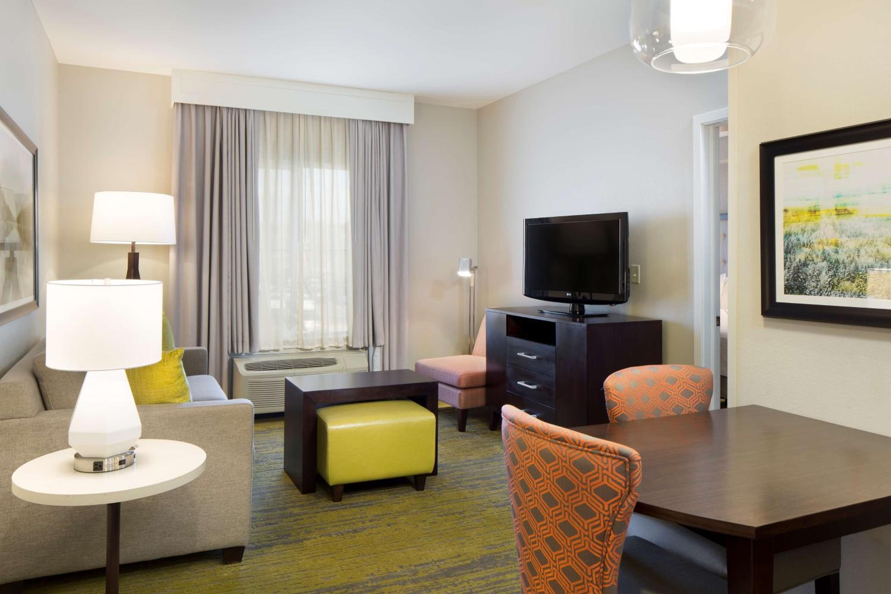 King Suite with Accessible Tub - Mobility and Hearing Access/Non-Smoking - Photo 1