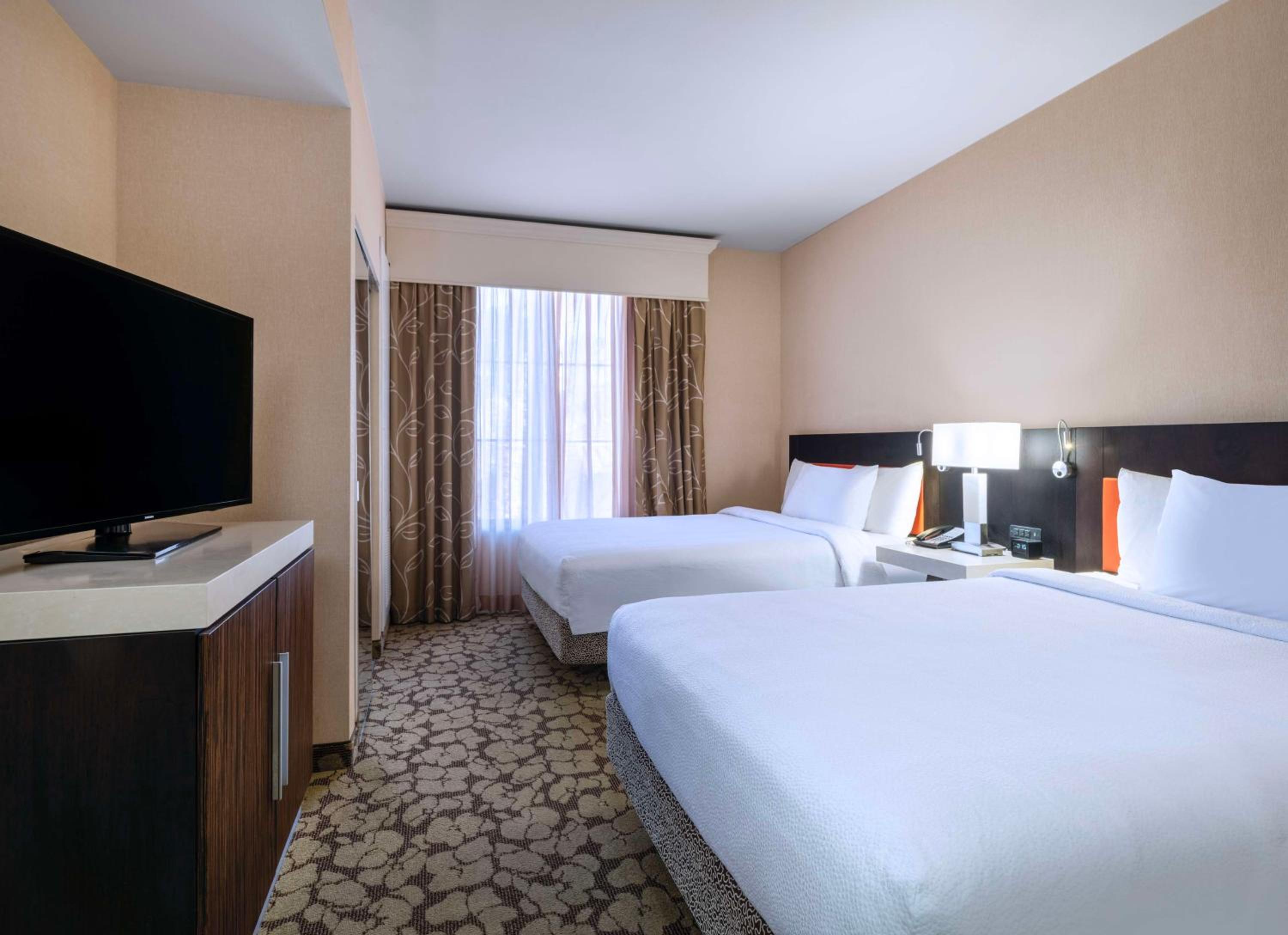 Junior Suite with Two Queen Beds - Photo 4