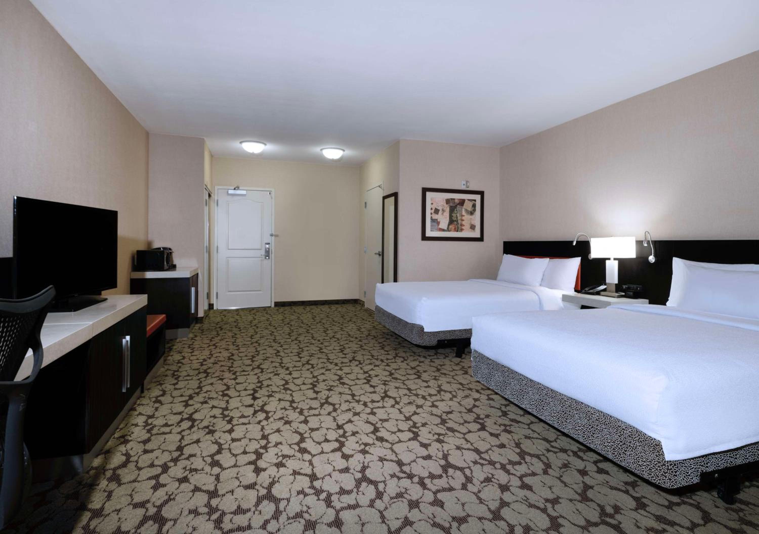 Queen Room with Two Queen Beds - Hearing Access - Photo 4