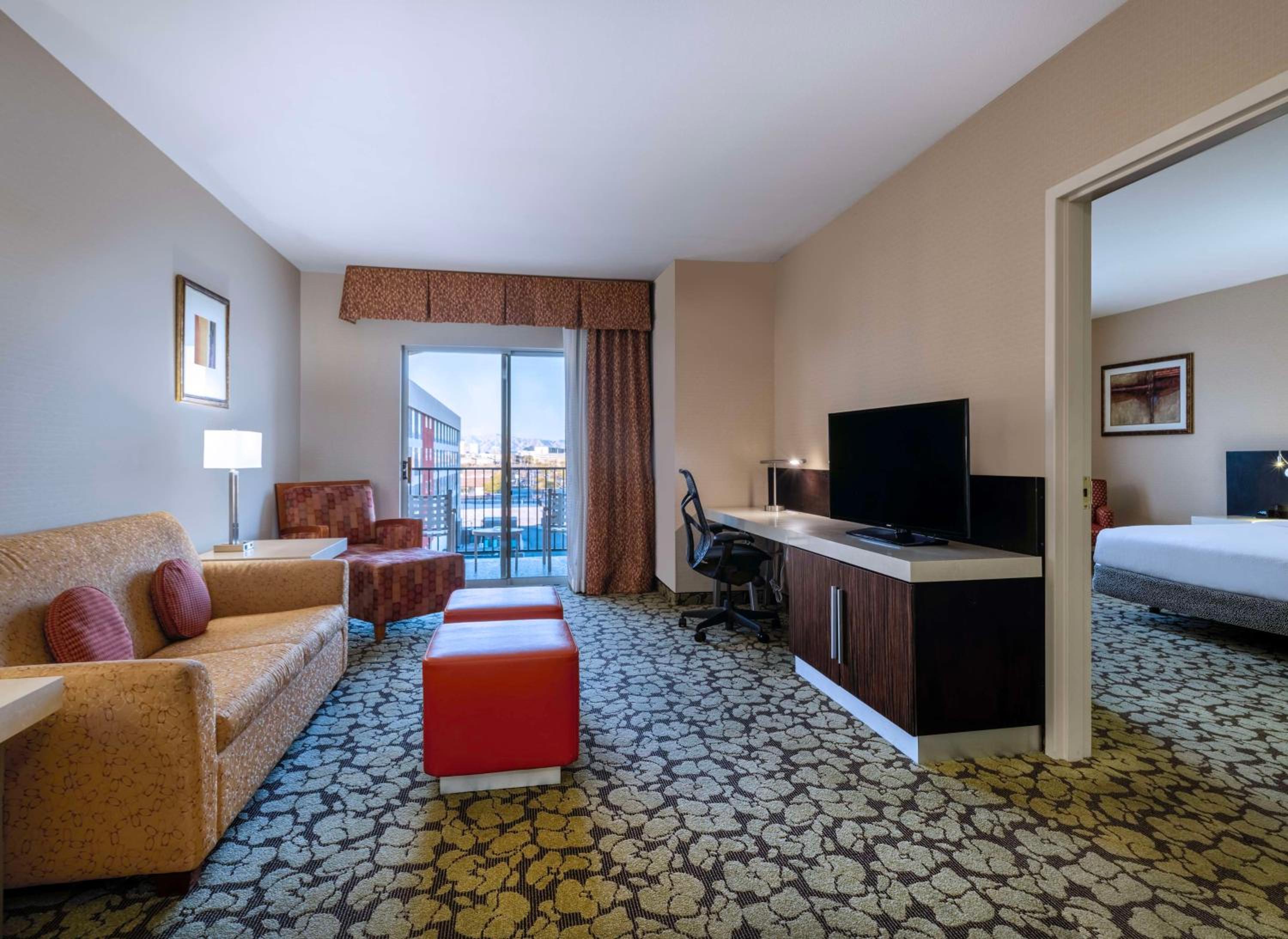 One-Bedroom King Suite with Sofa Bed - Photo 6