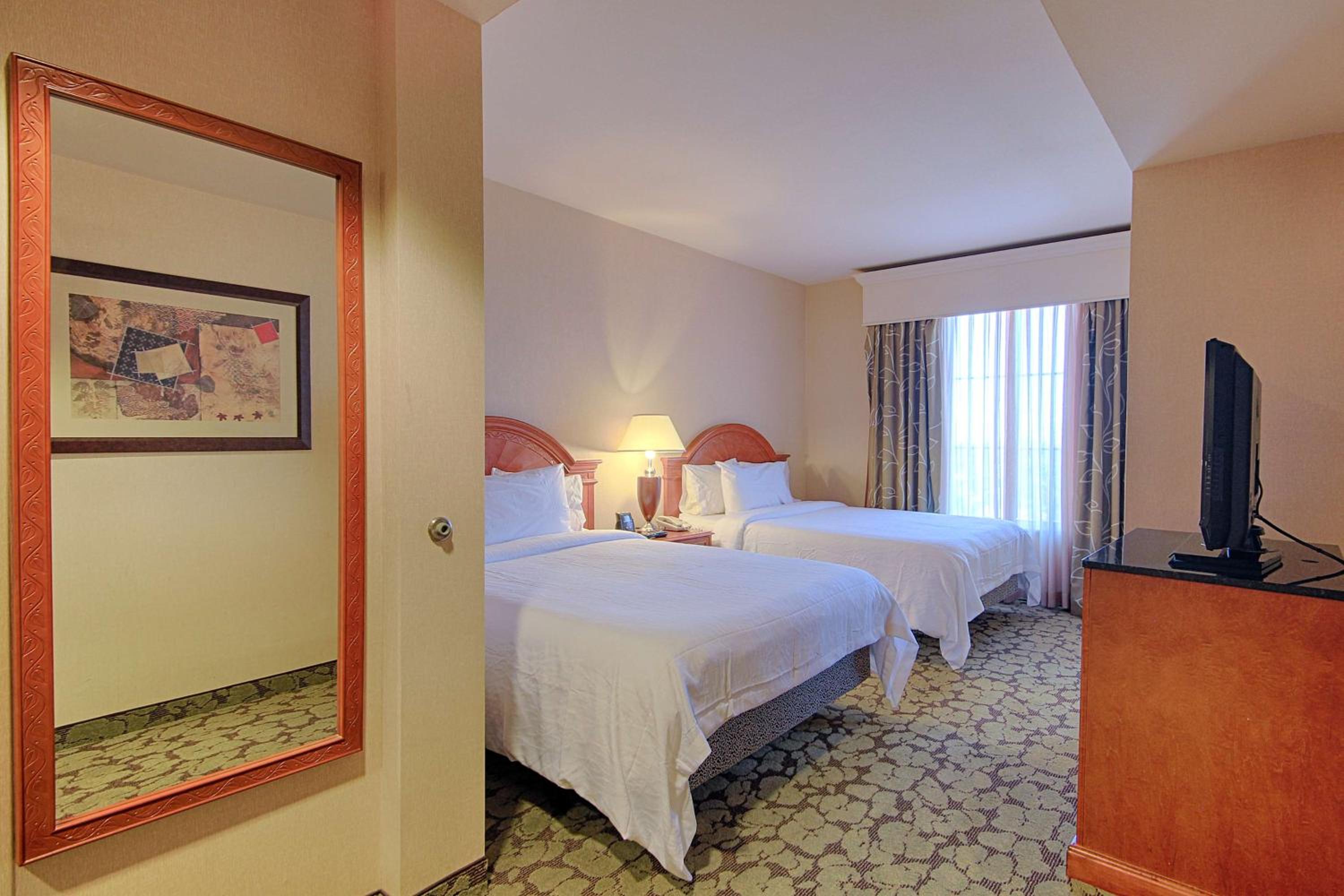 Junior Suite with Two Queen Beds - Photo 6
