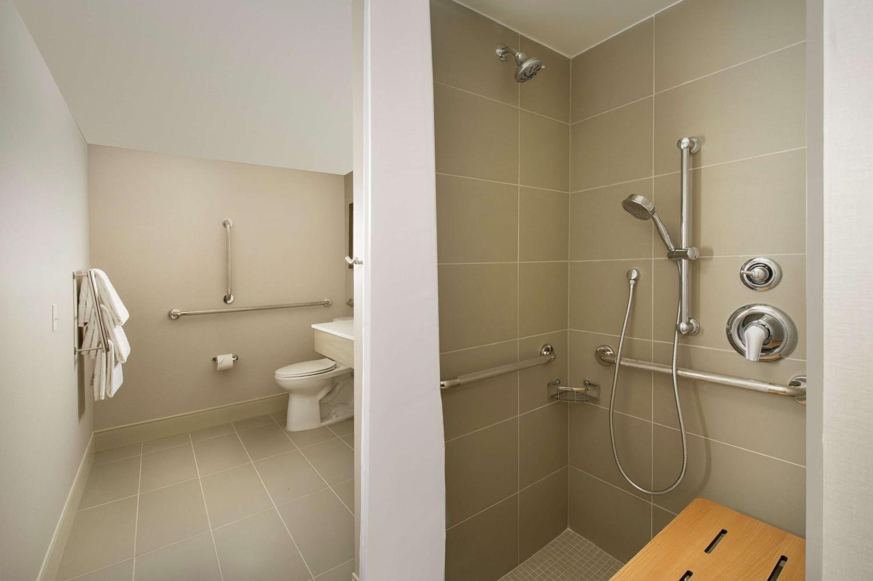King Room with Roll-In Shower - Mobility/Hearing Accessible