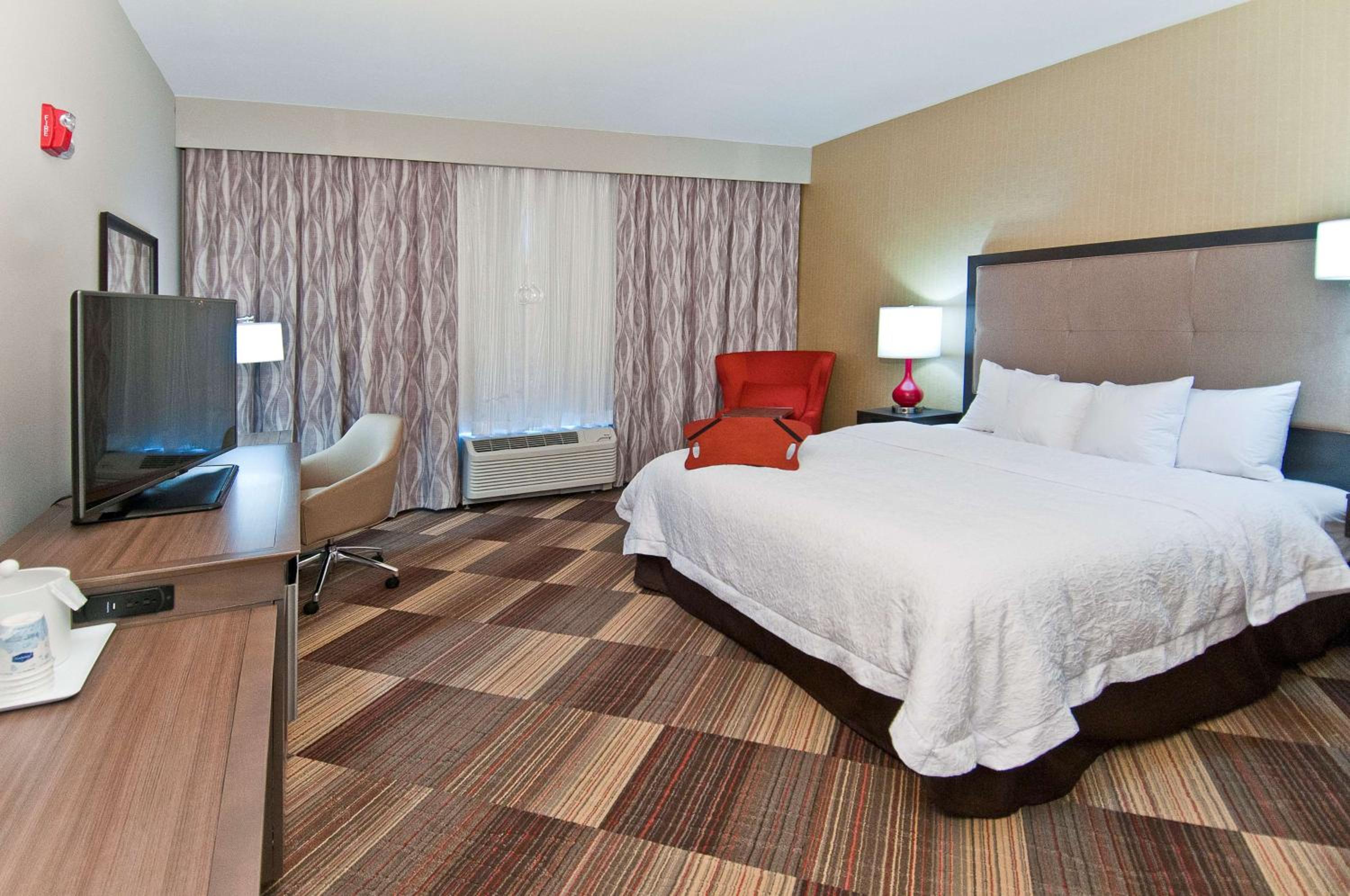 King Studio Suite with Sofa Bed - Hearing Access/Non-Smoking