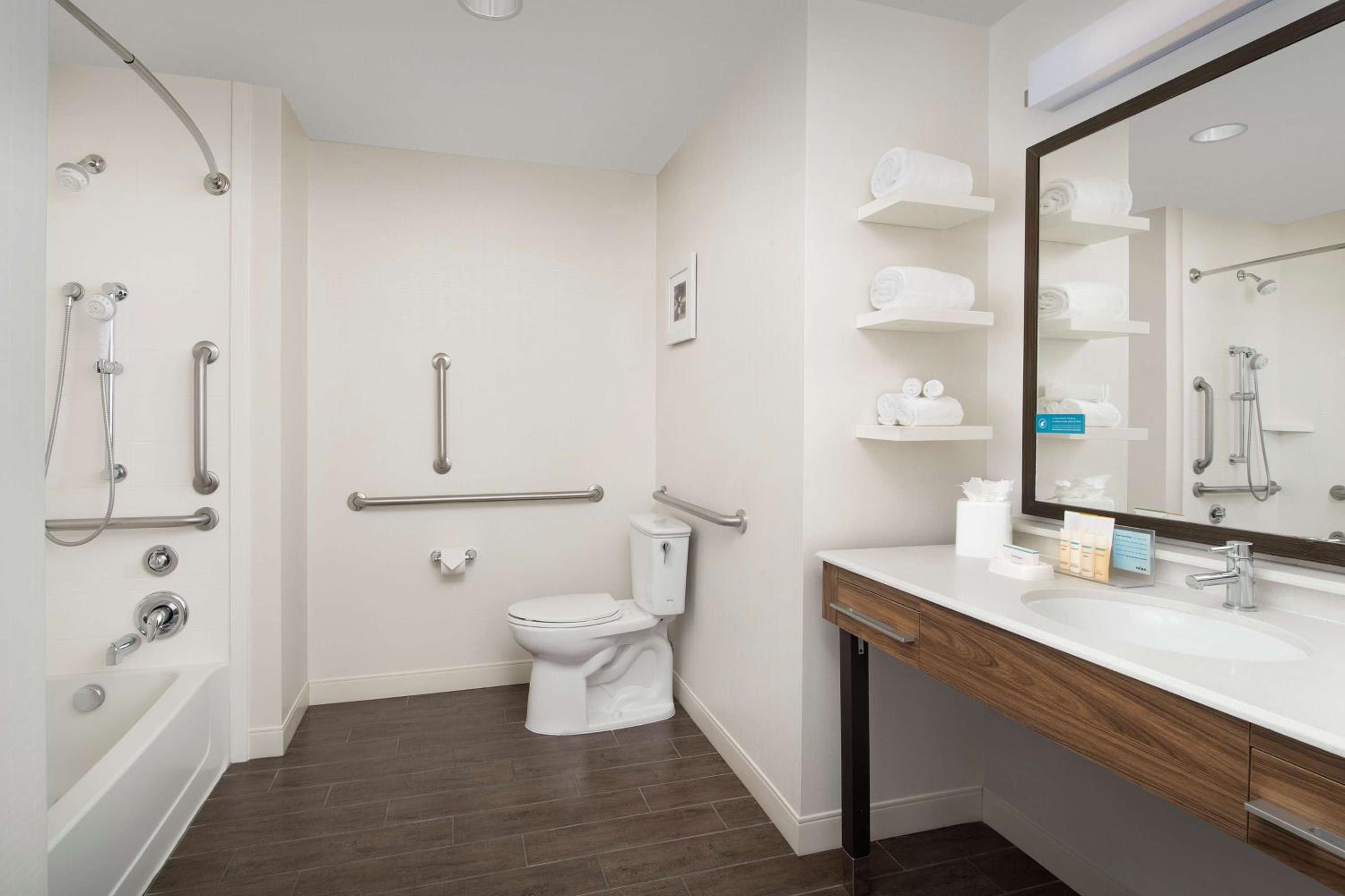 King Studio Suite - Mobility Access/Non-Smoking photo 3