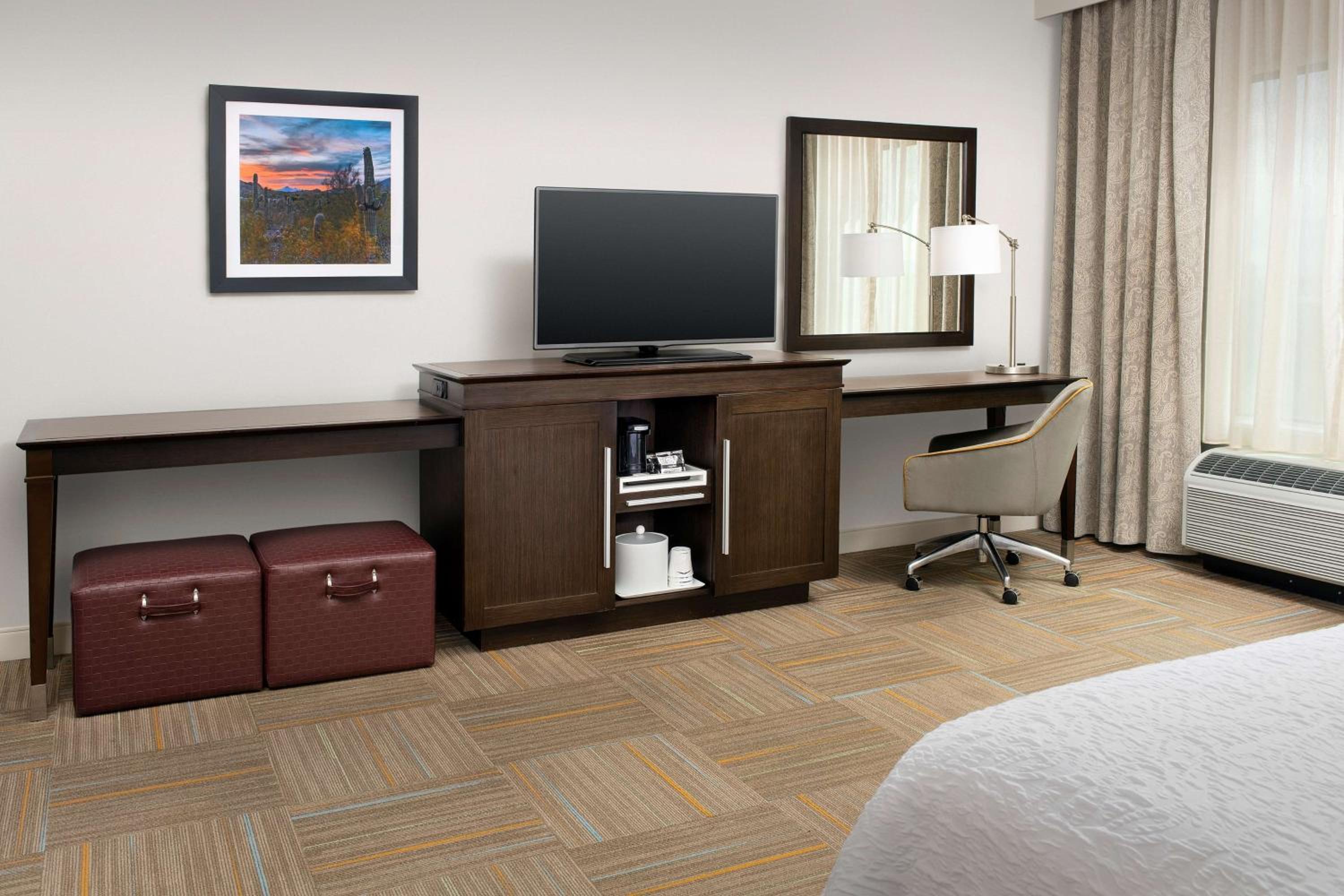King Room with Accessible Tub - Mobility and Hearing Access/Non-Smoking photo 2