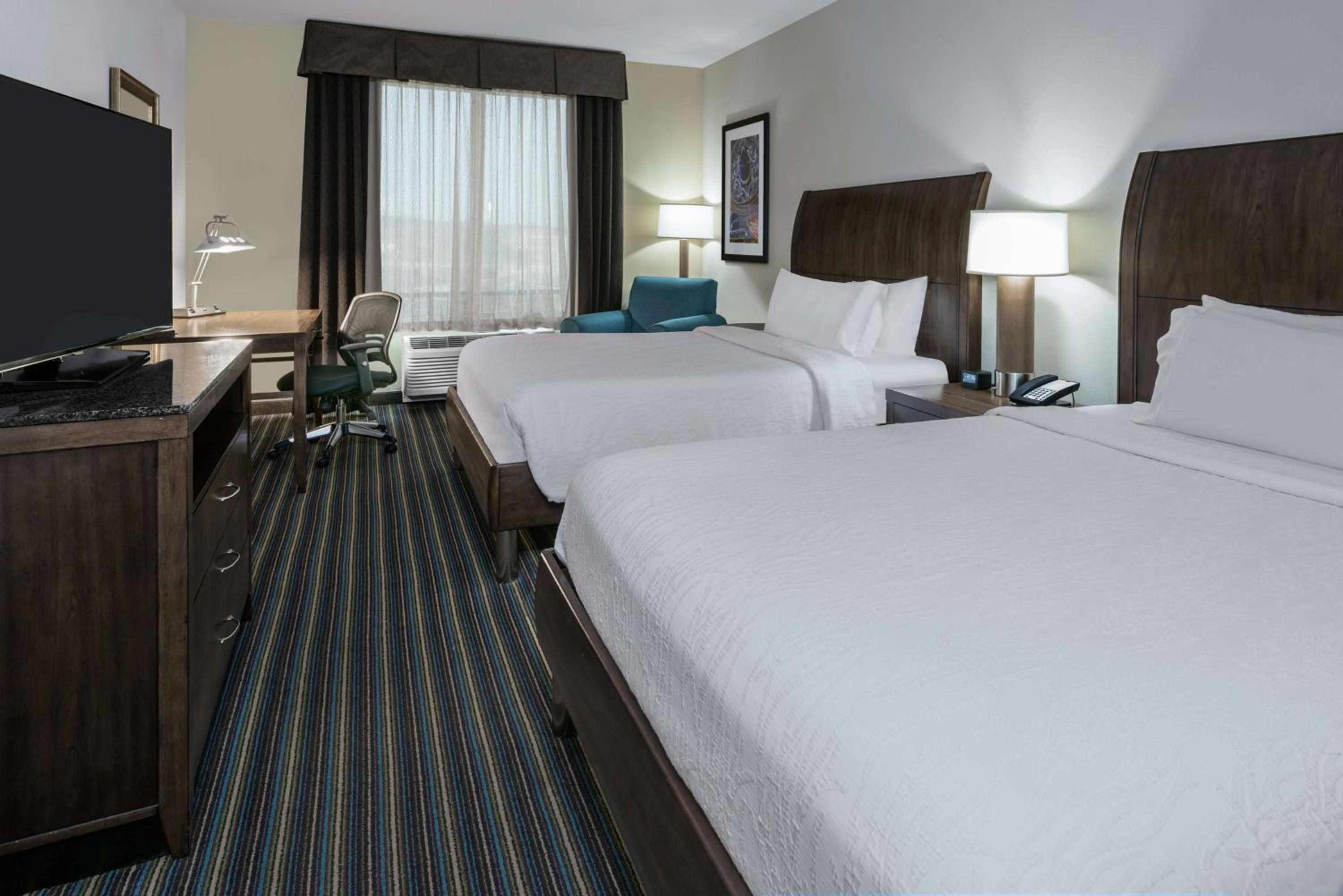 Premium Queen Room with Two Queen Beds photo 2