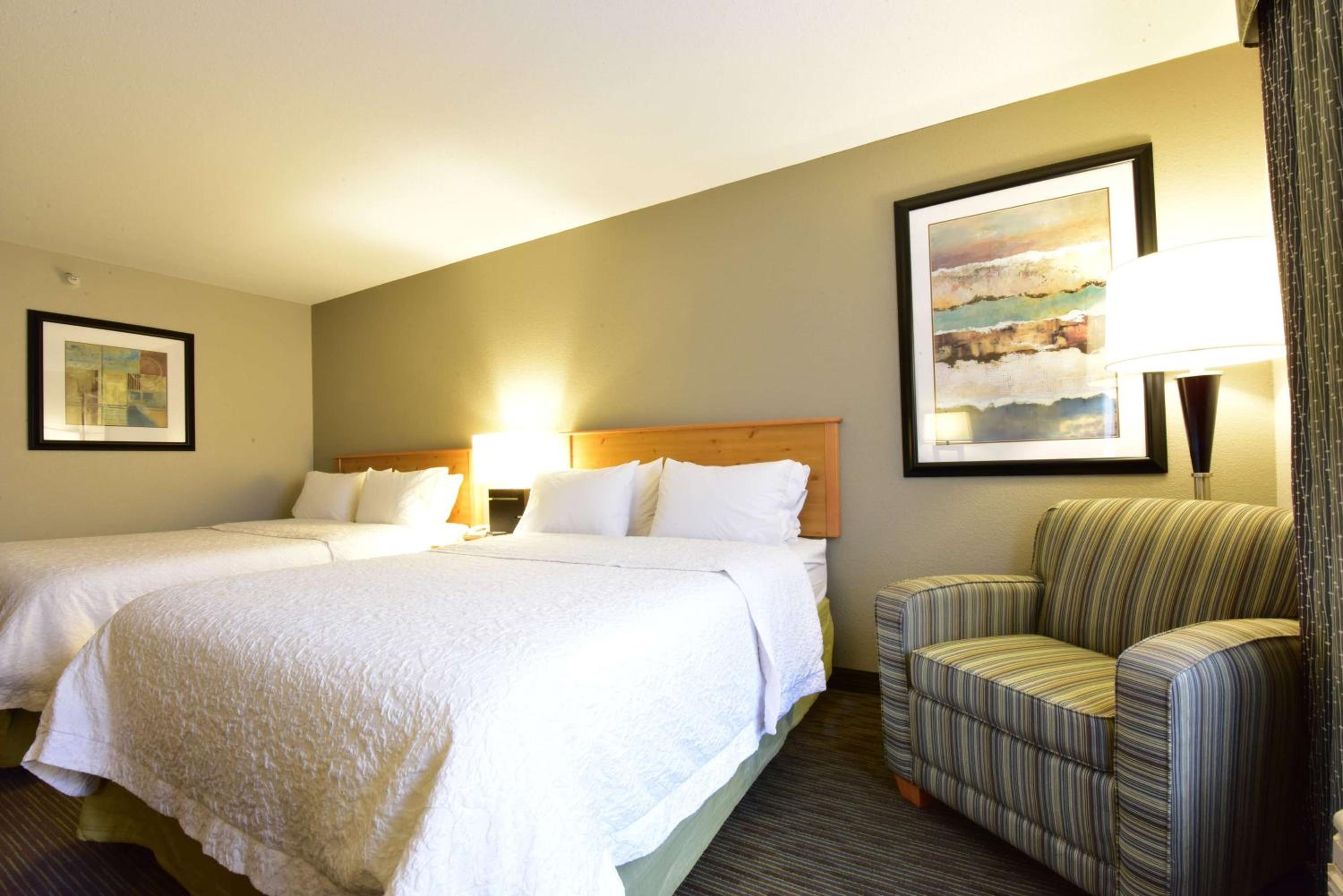 Room with Two Queen Beds - Non-Smoking - Photo 1
