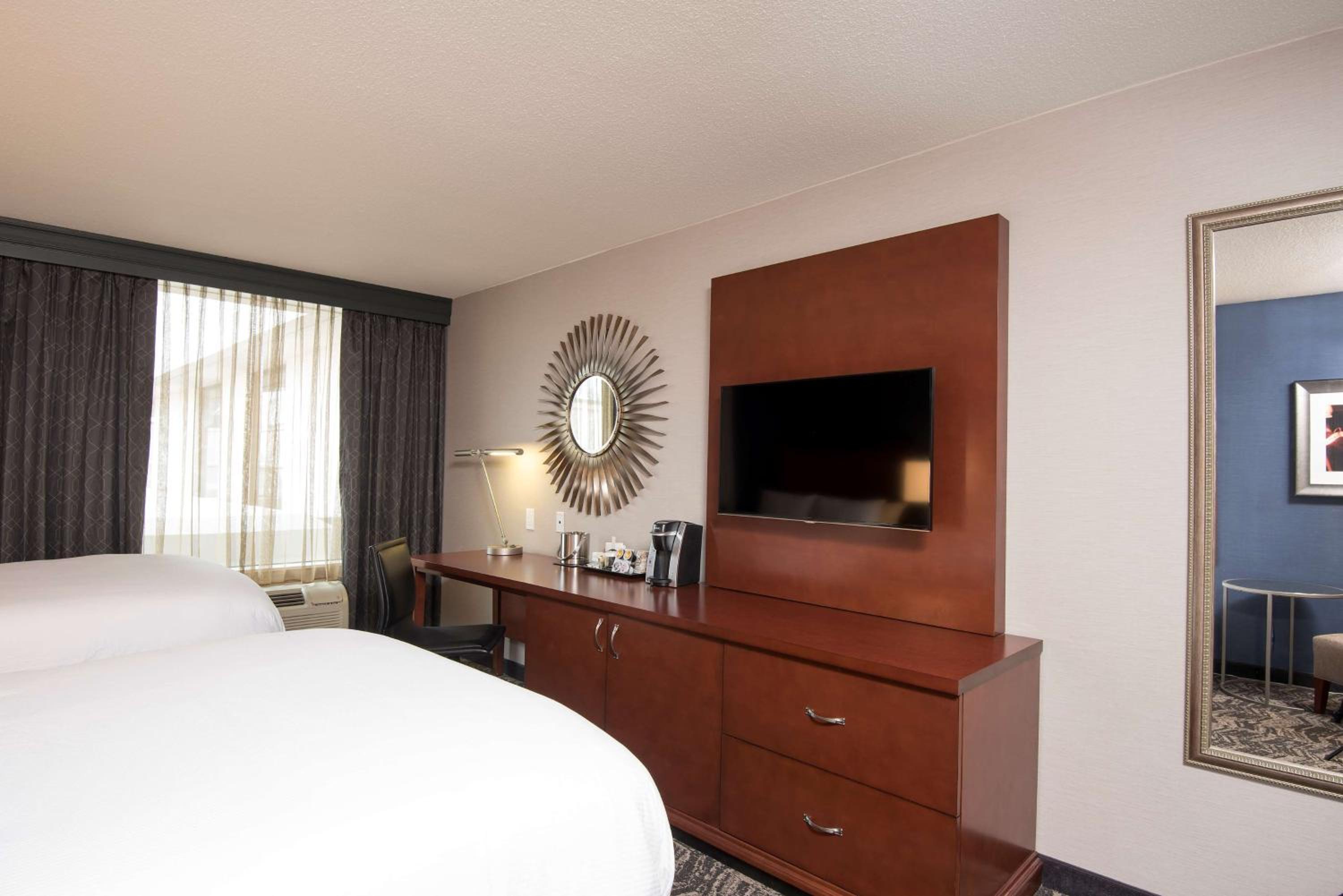 Double Room with Two Double Beds - Hearing Access - Photo 1