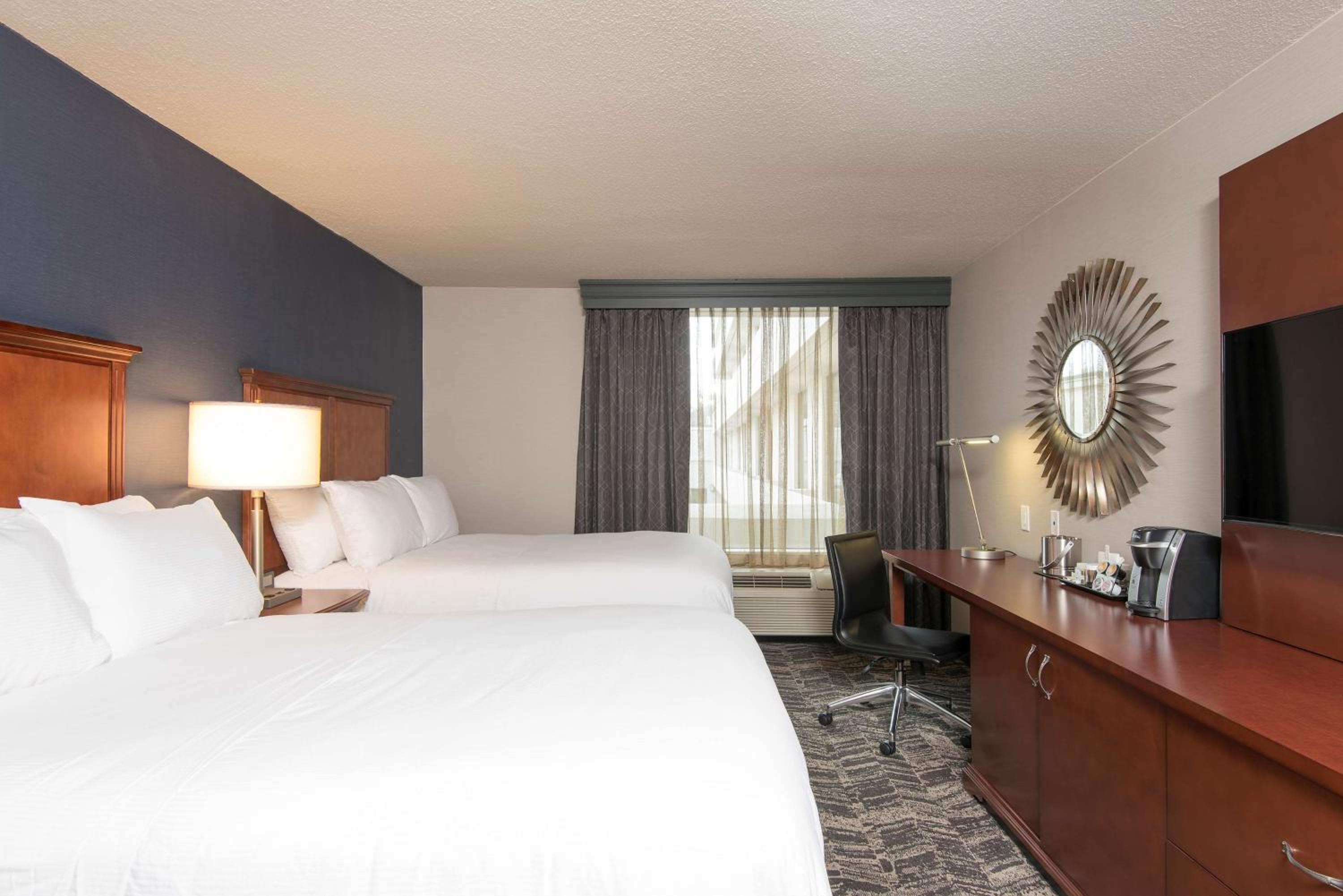 Double Room with Two Double Beds - Hearing Access - Photo 2