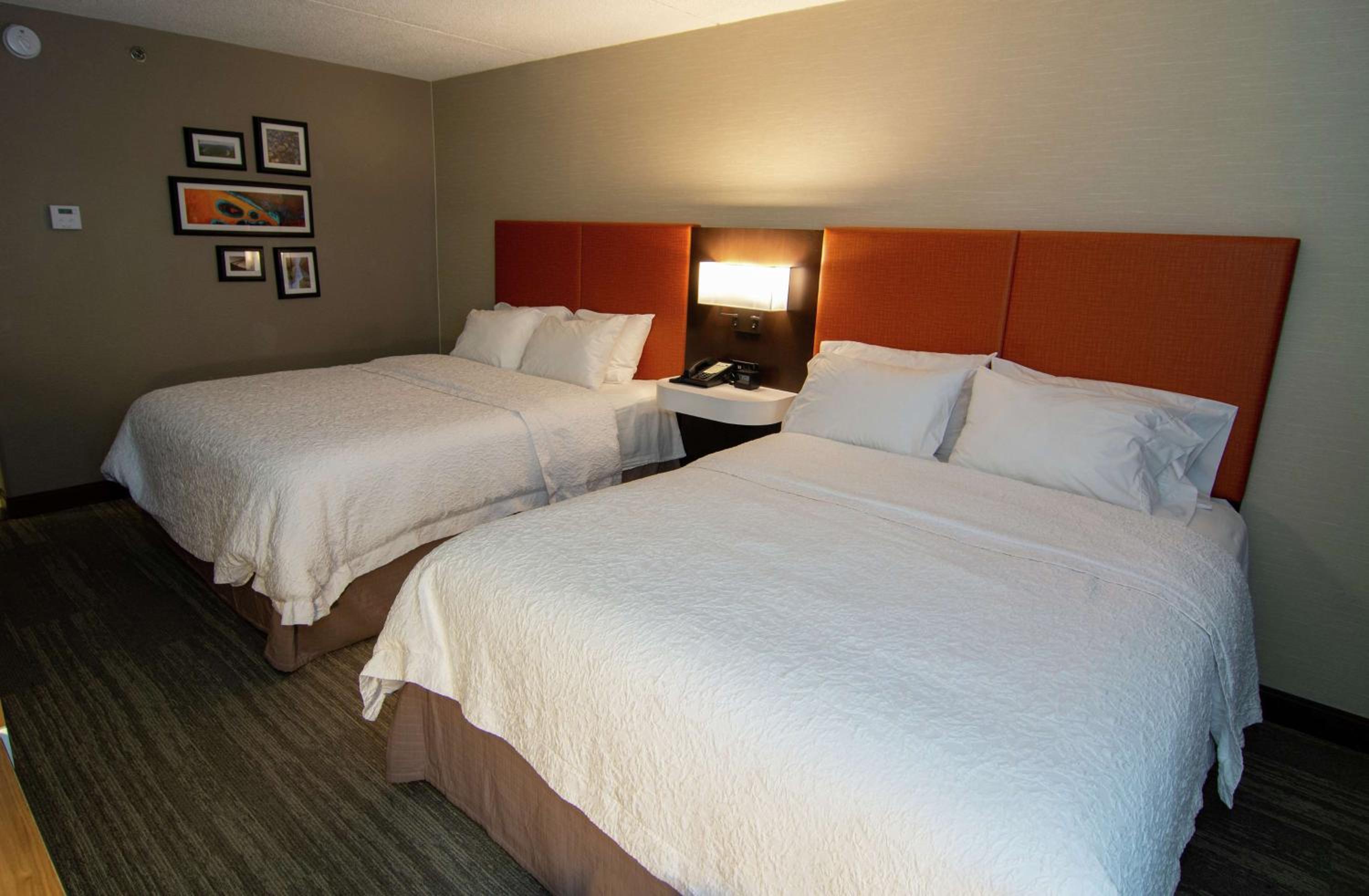 Room with Two Queen Beds - Non-Smoking - Photo 2