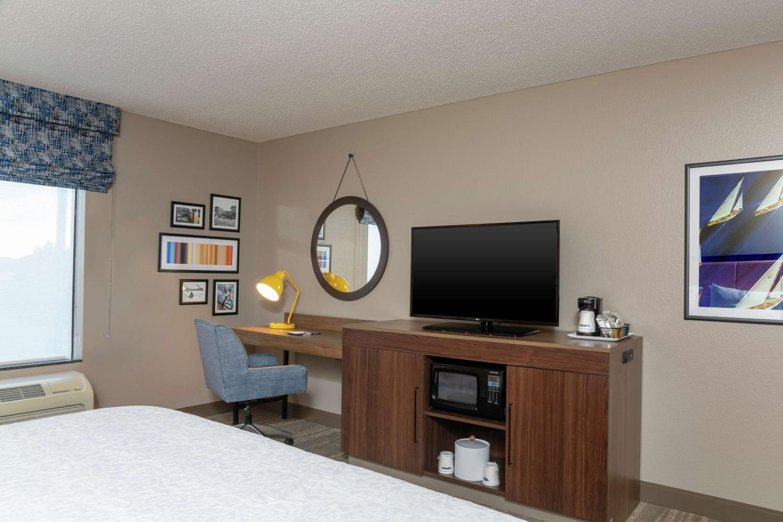 King Room - Non-Smoking photo 3