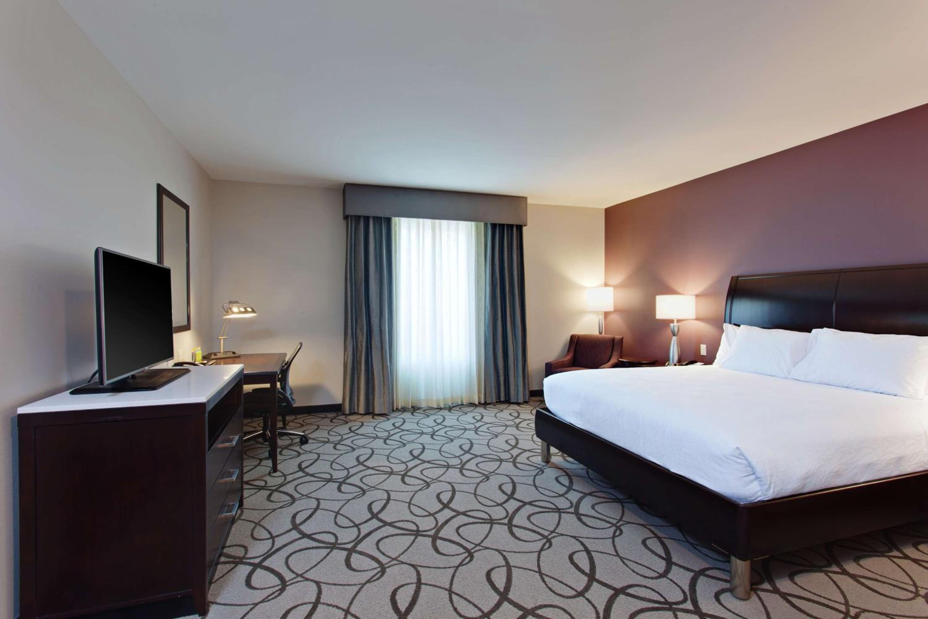 King Room with Tub - Mobility and Hearing Access