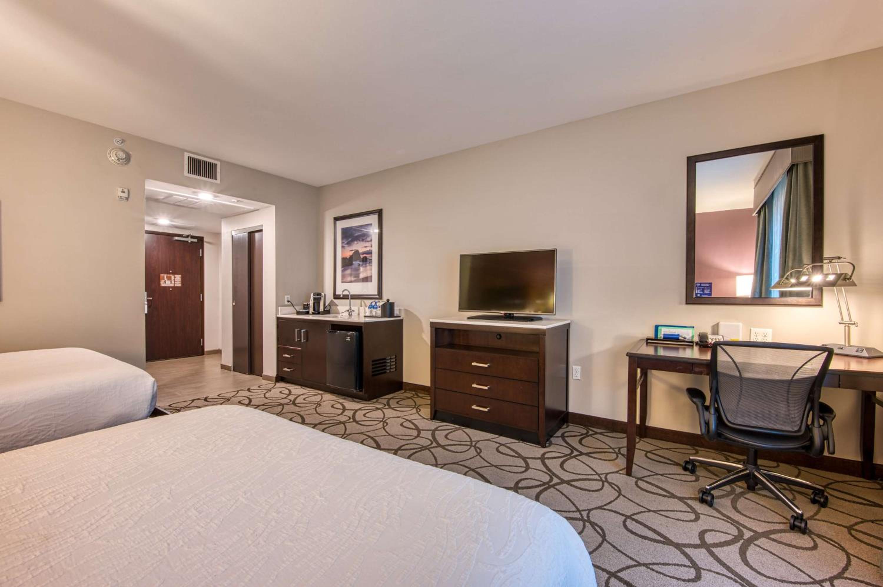 Queen Room with Two Queen Beds - Hearing Accessible photo 3