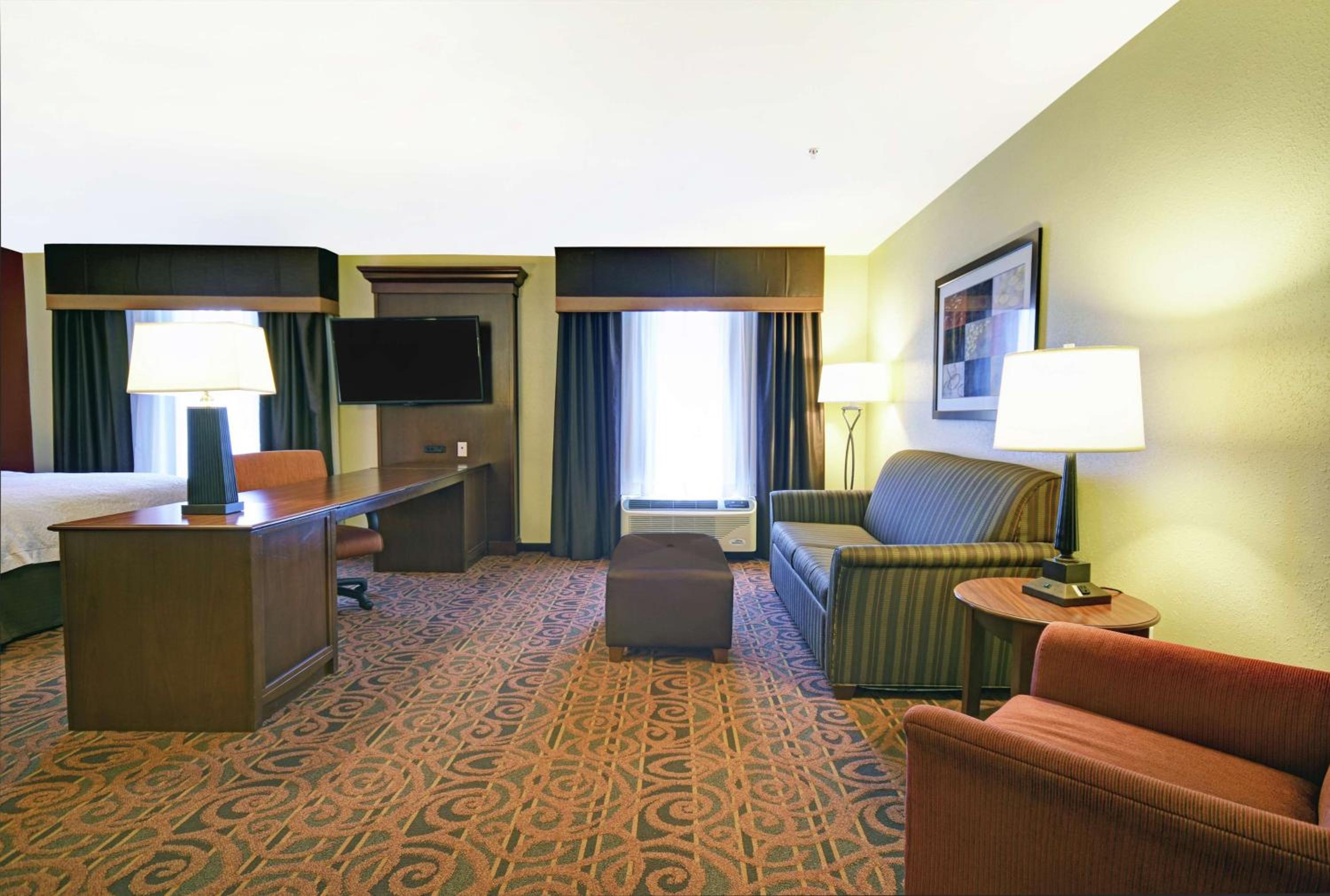 Queen Studio Suite with Two Queen Beds - Non-Smoking